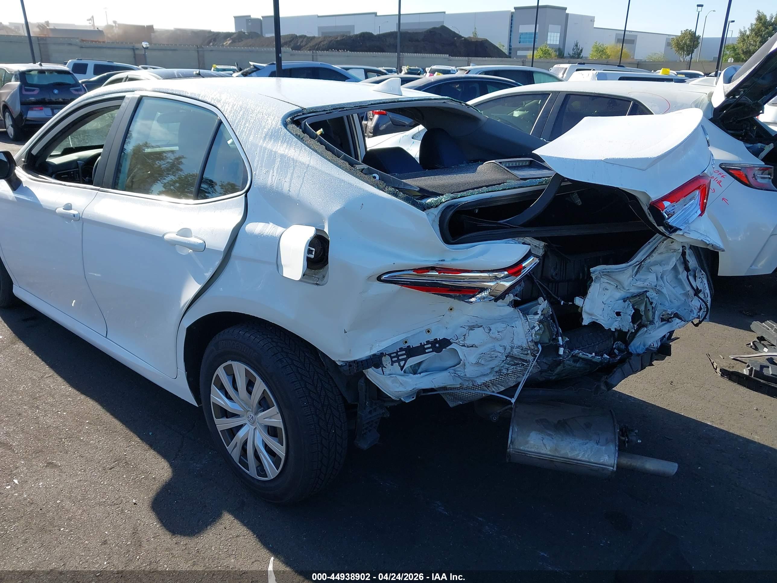TOYOTA CAMRY image 6