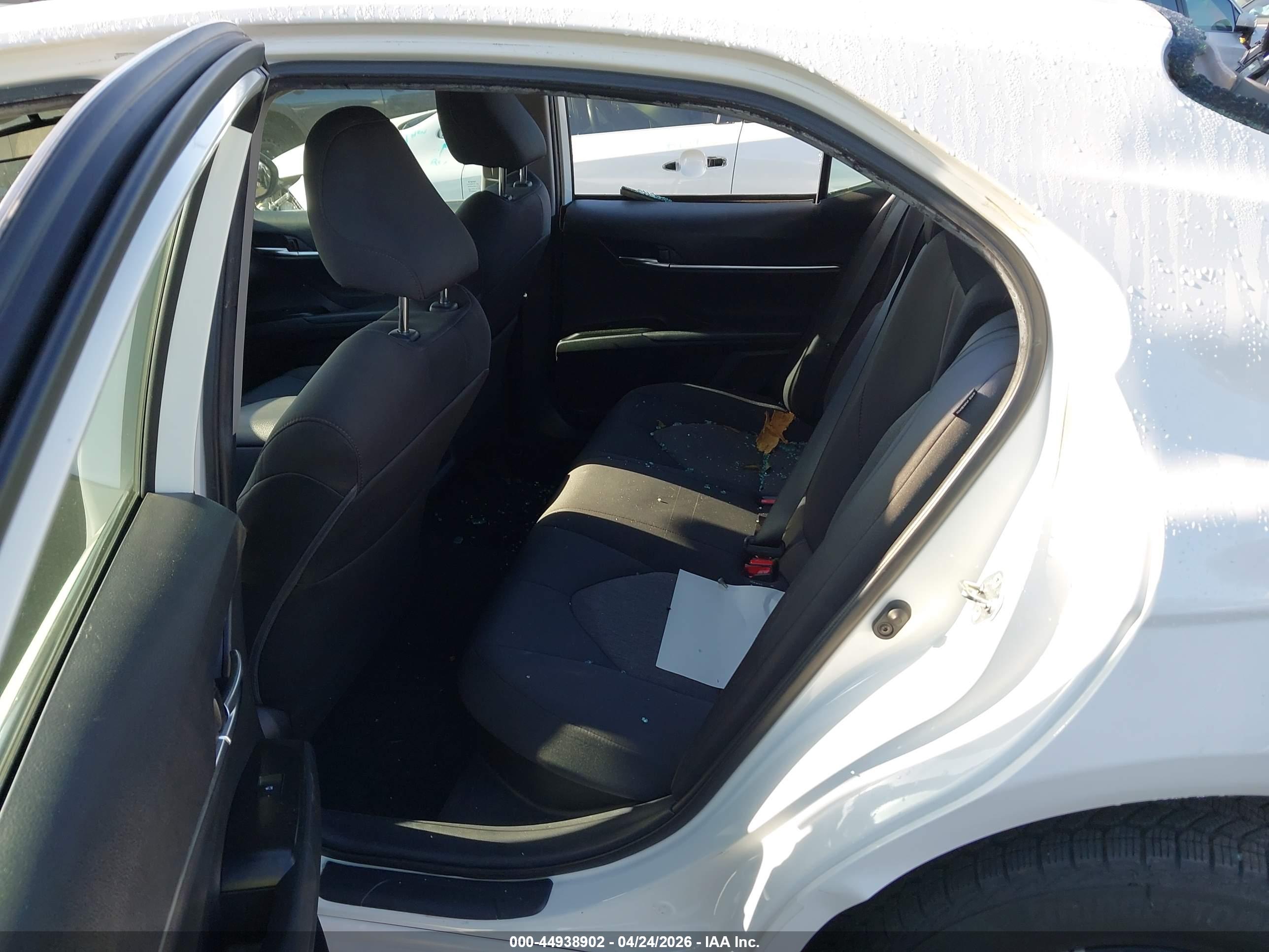 TOYOTA CAMRY image 8