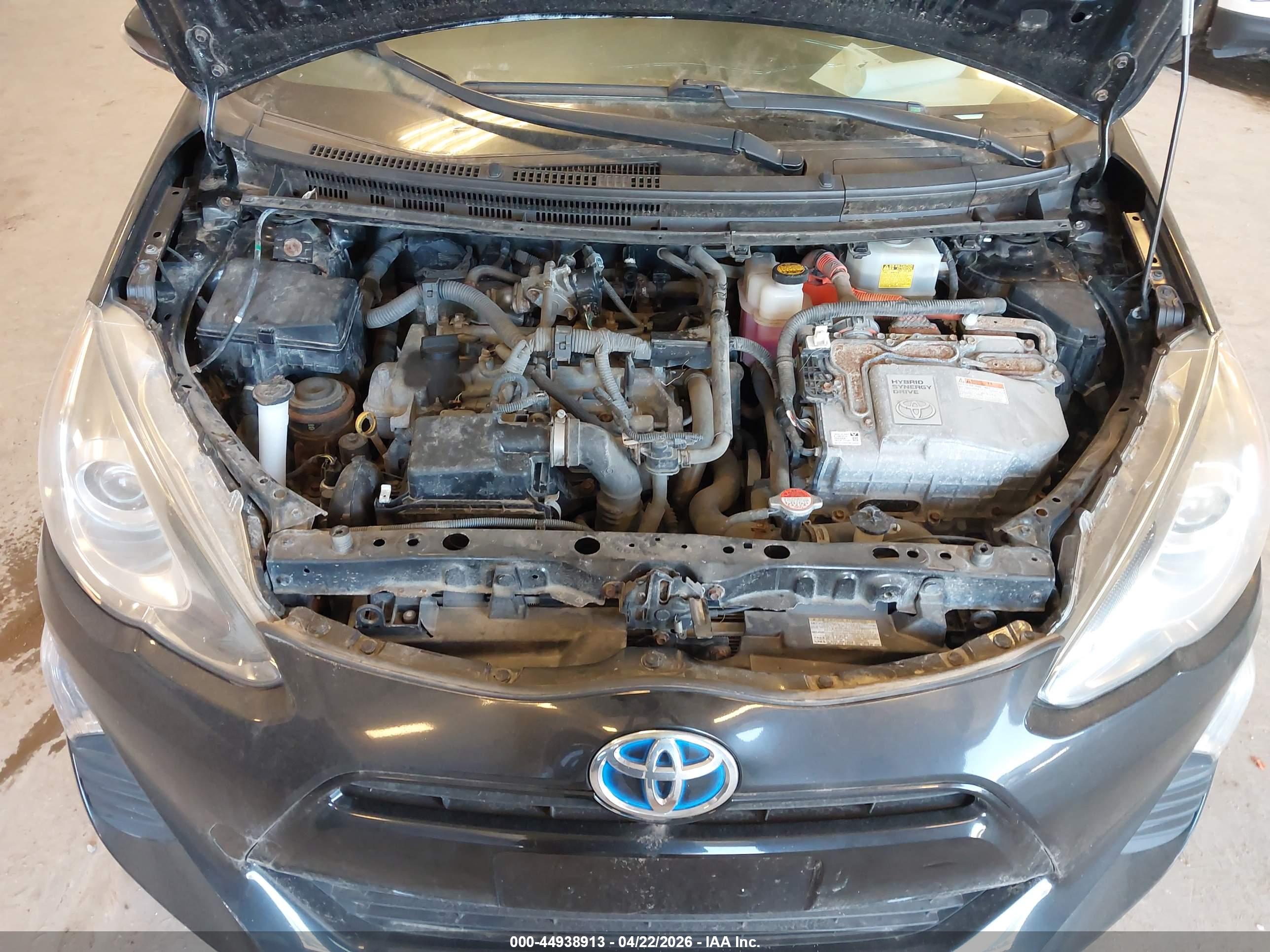 TOYOTA PRIUS image 10
