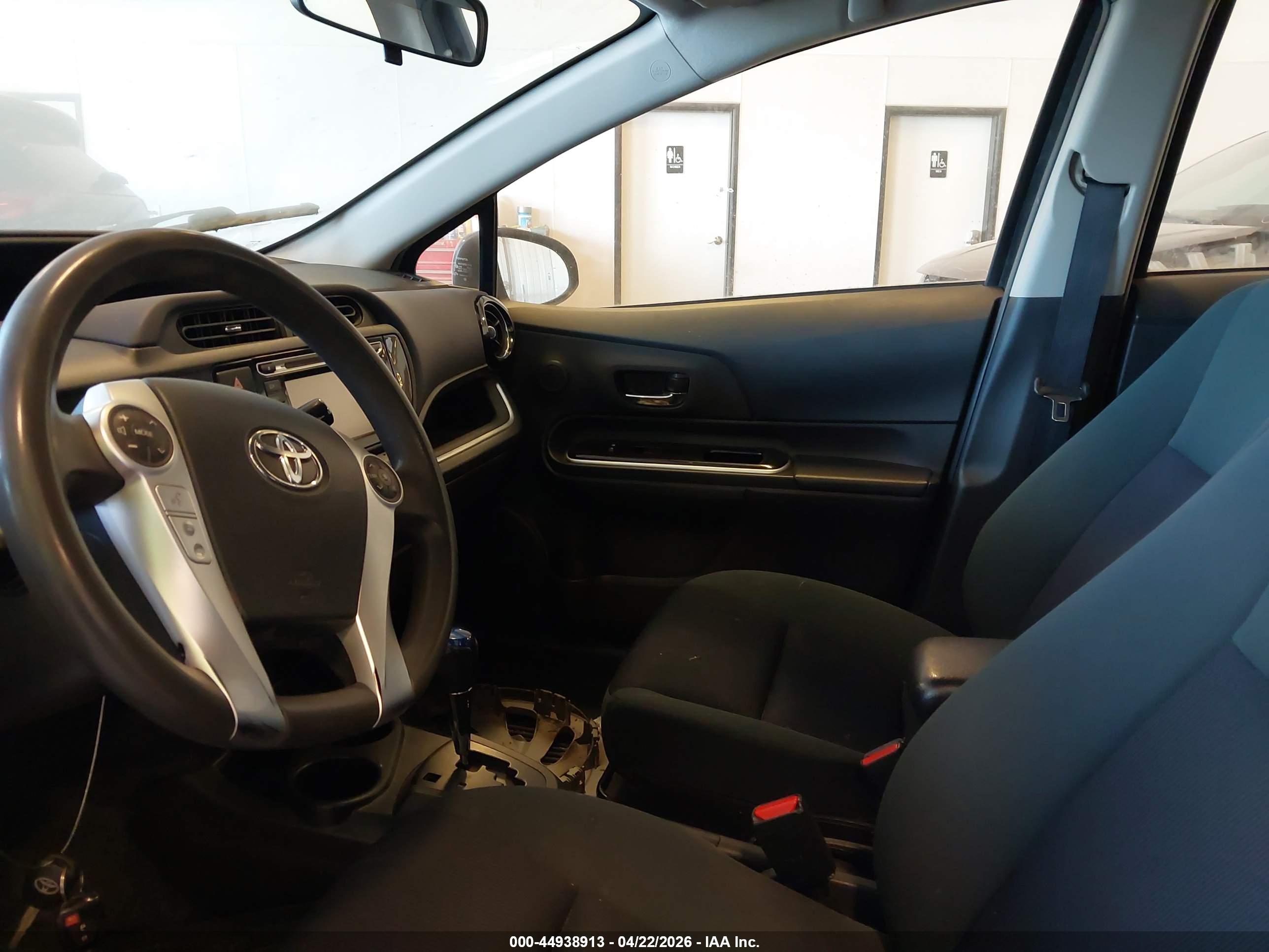 TOYOTA PRIUS image 5