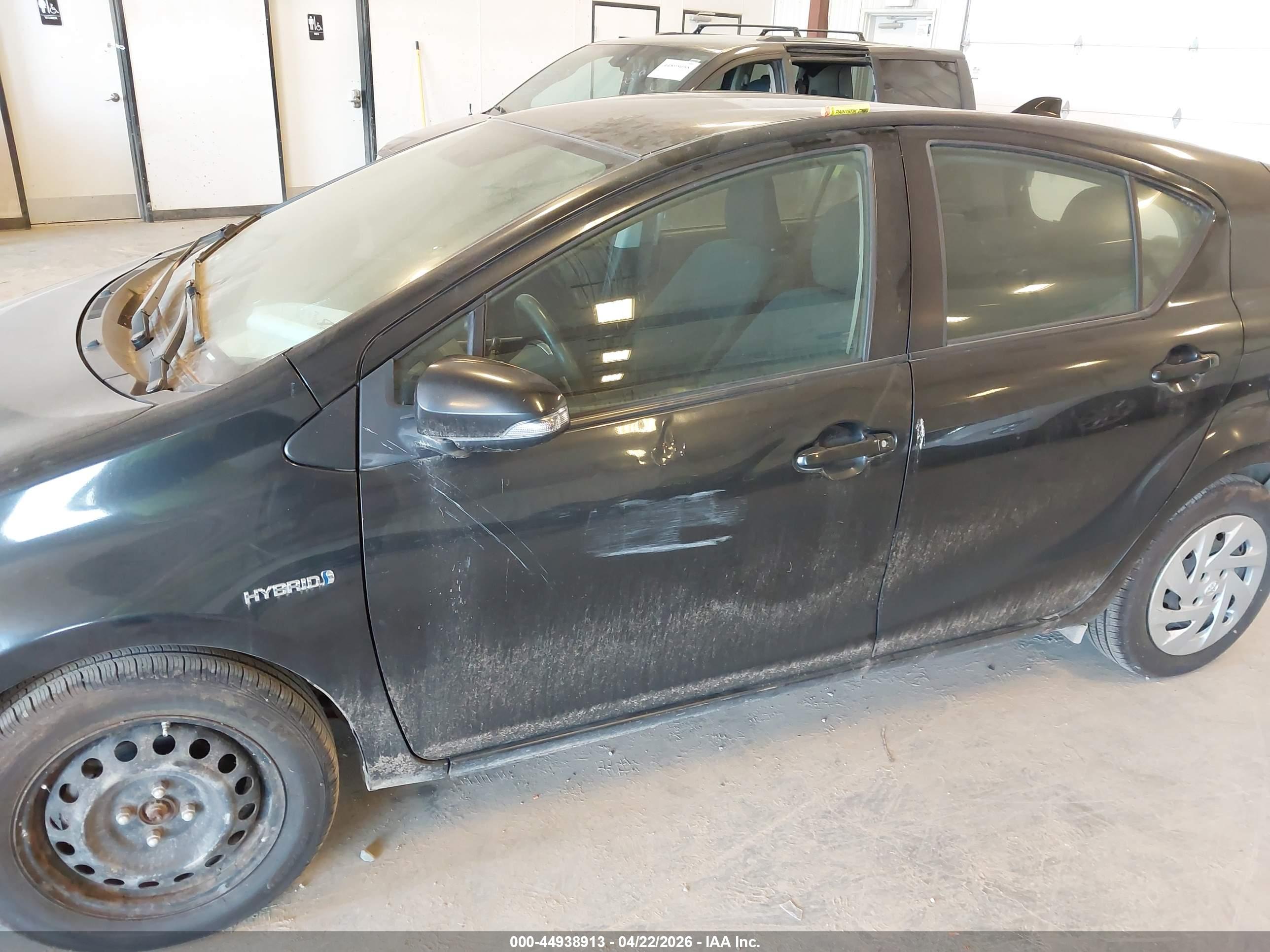 TOYOTA PRIUS image 6