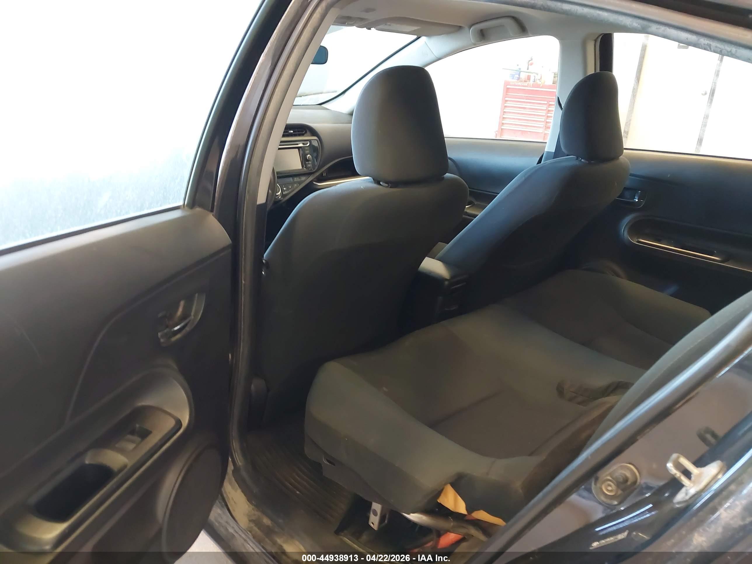 TOYOTA PRIUS image 8