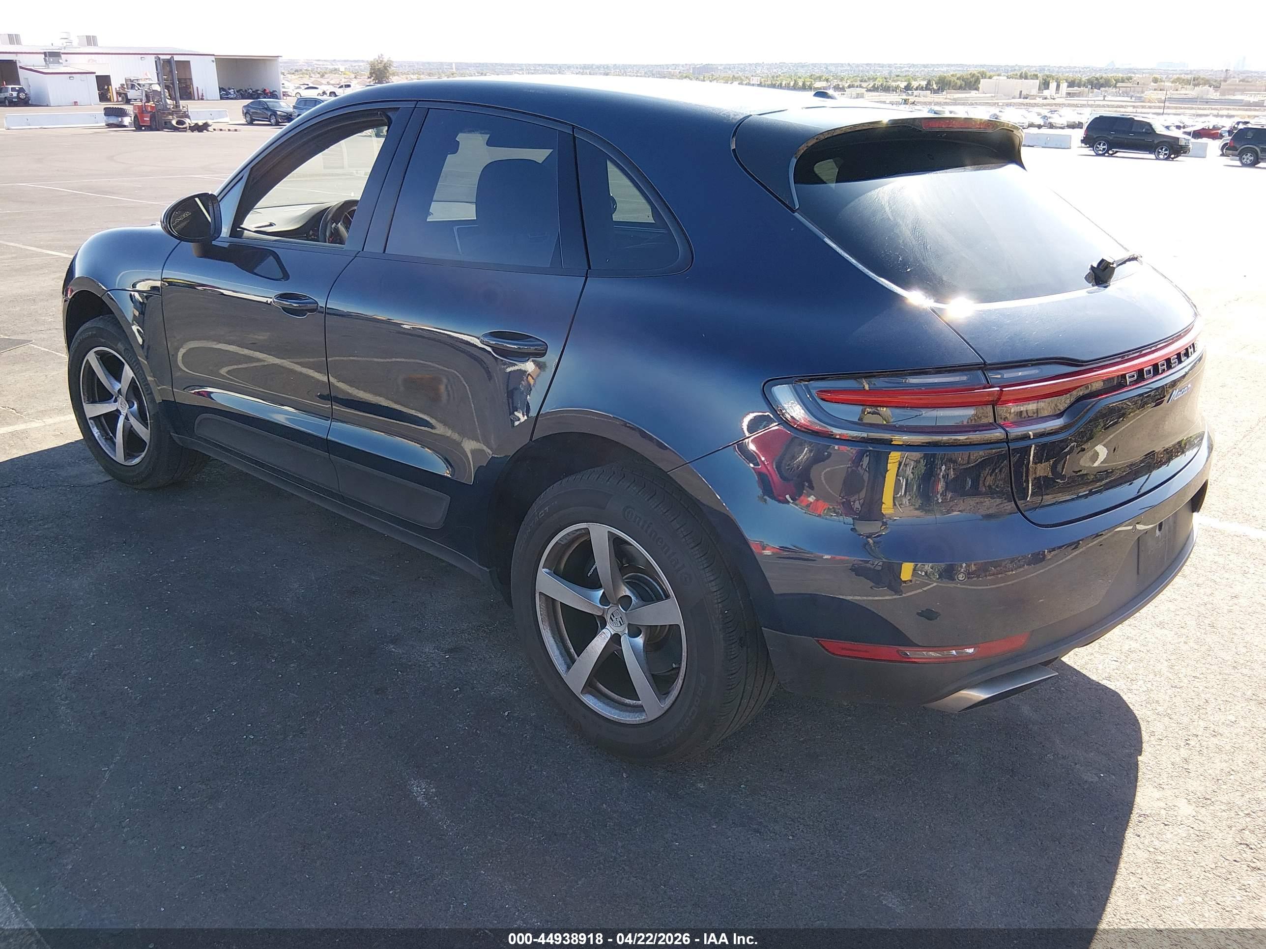 PORSCHE MACAN image 3