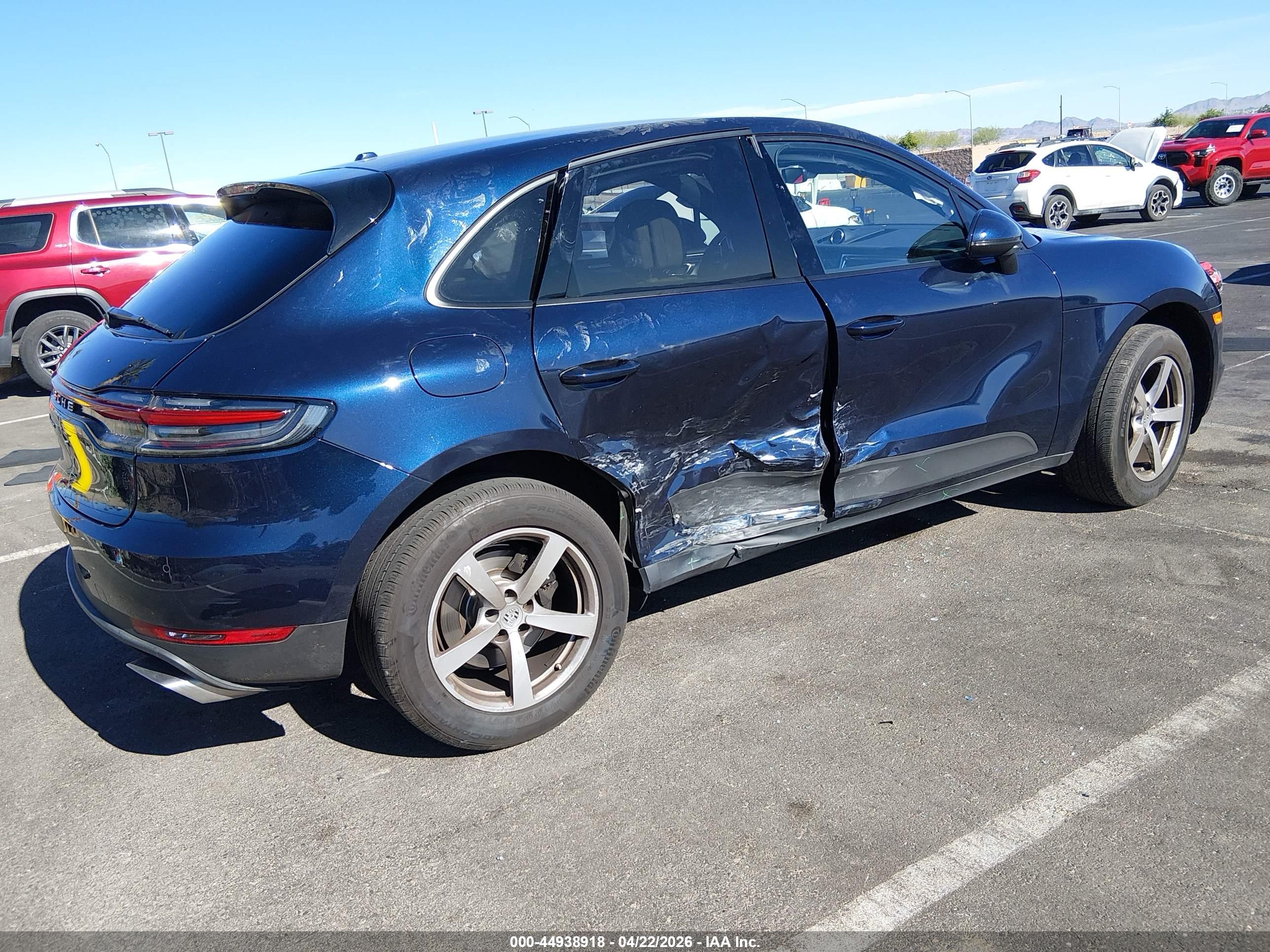 PORSCHE MACAN image 4