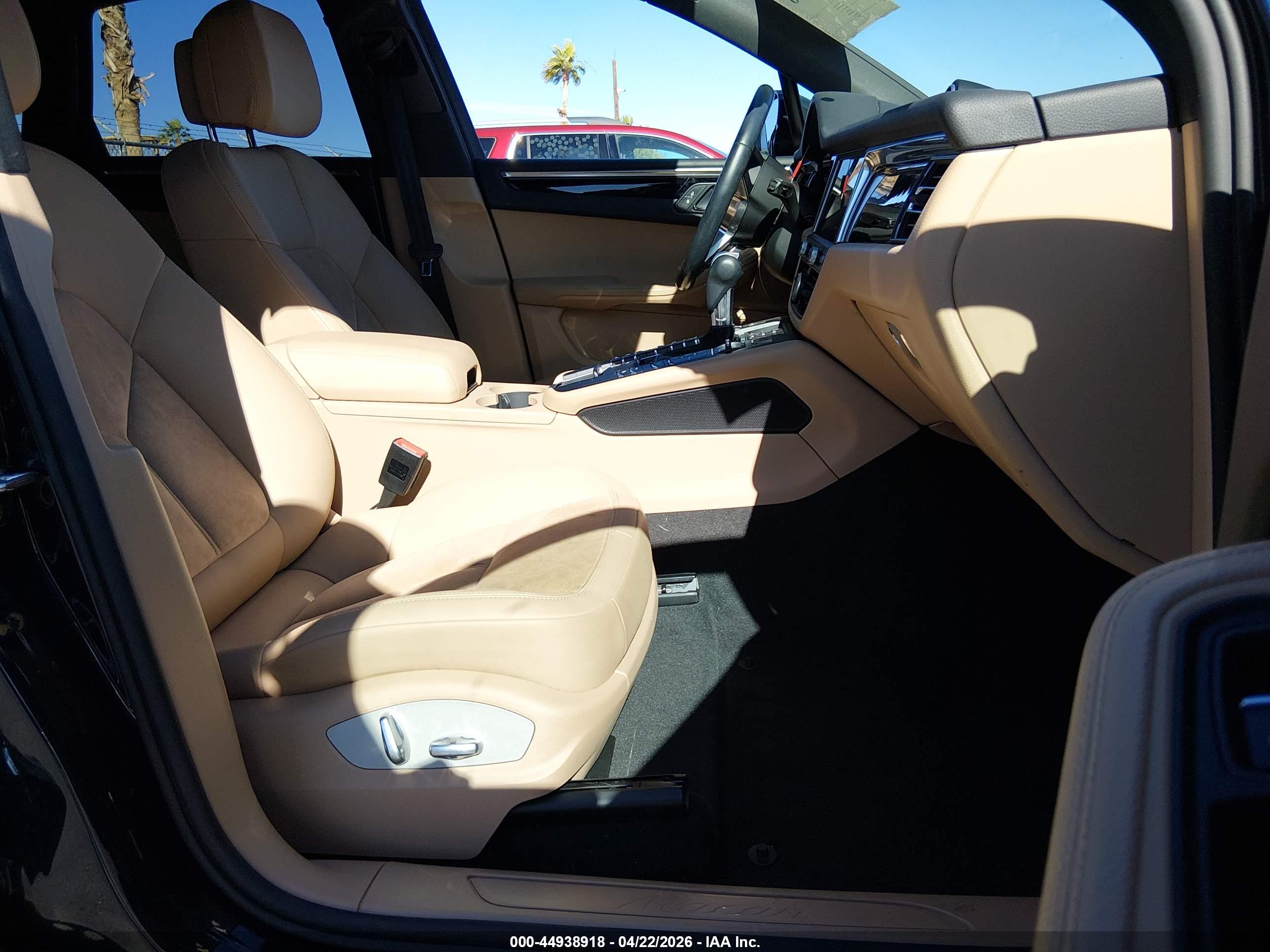 PORSCHE MACAN image 5