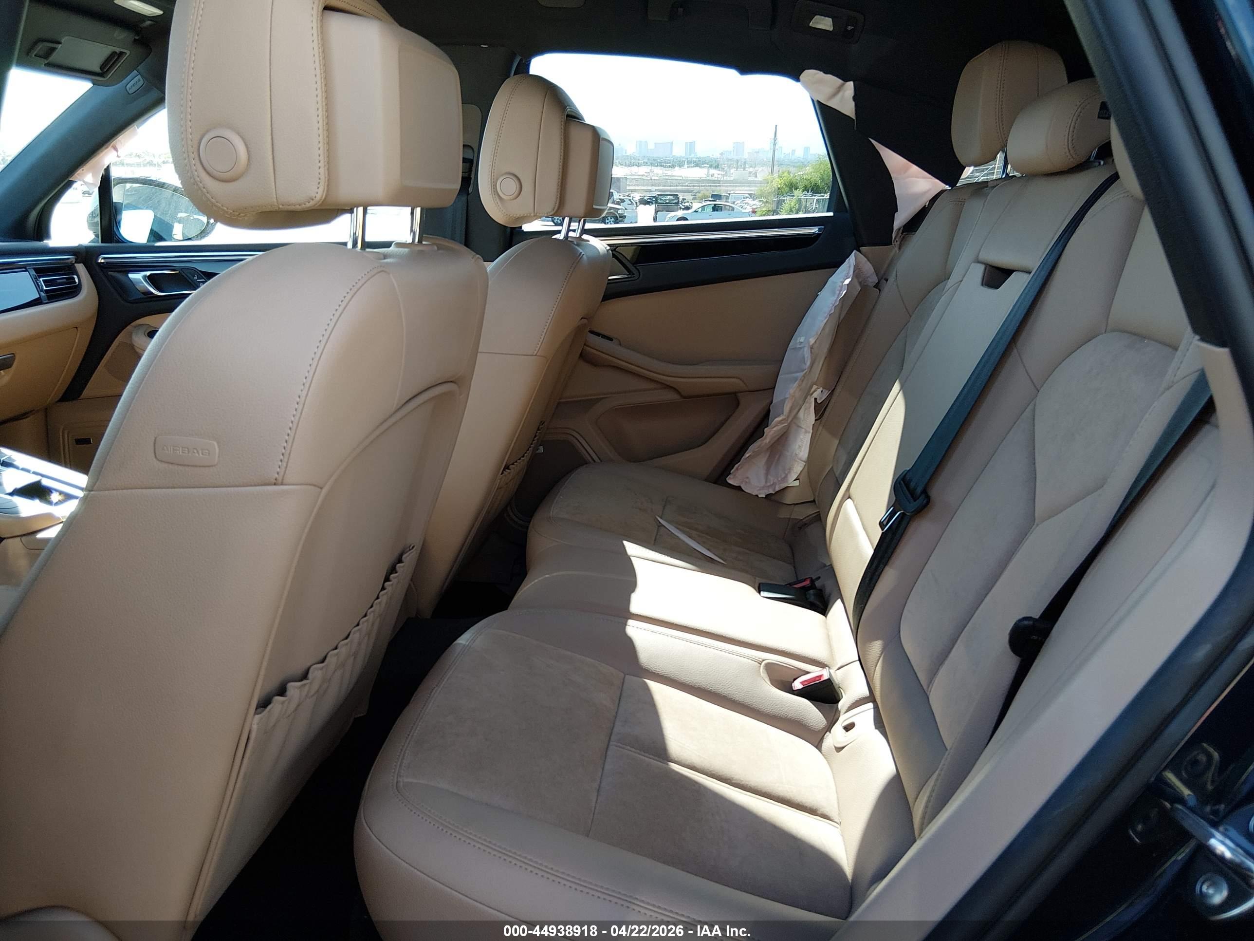 PORSCHE MACAN image 8