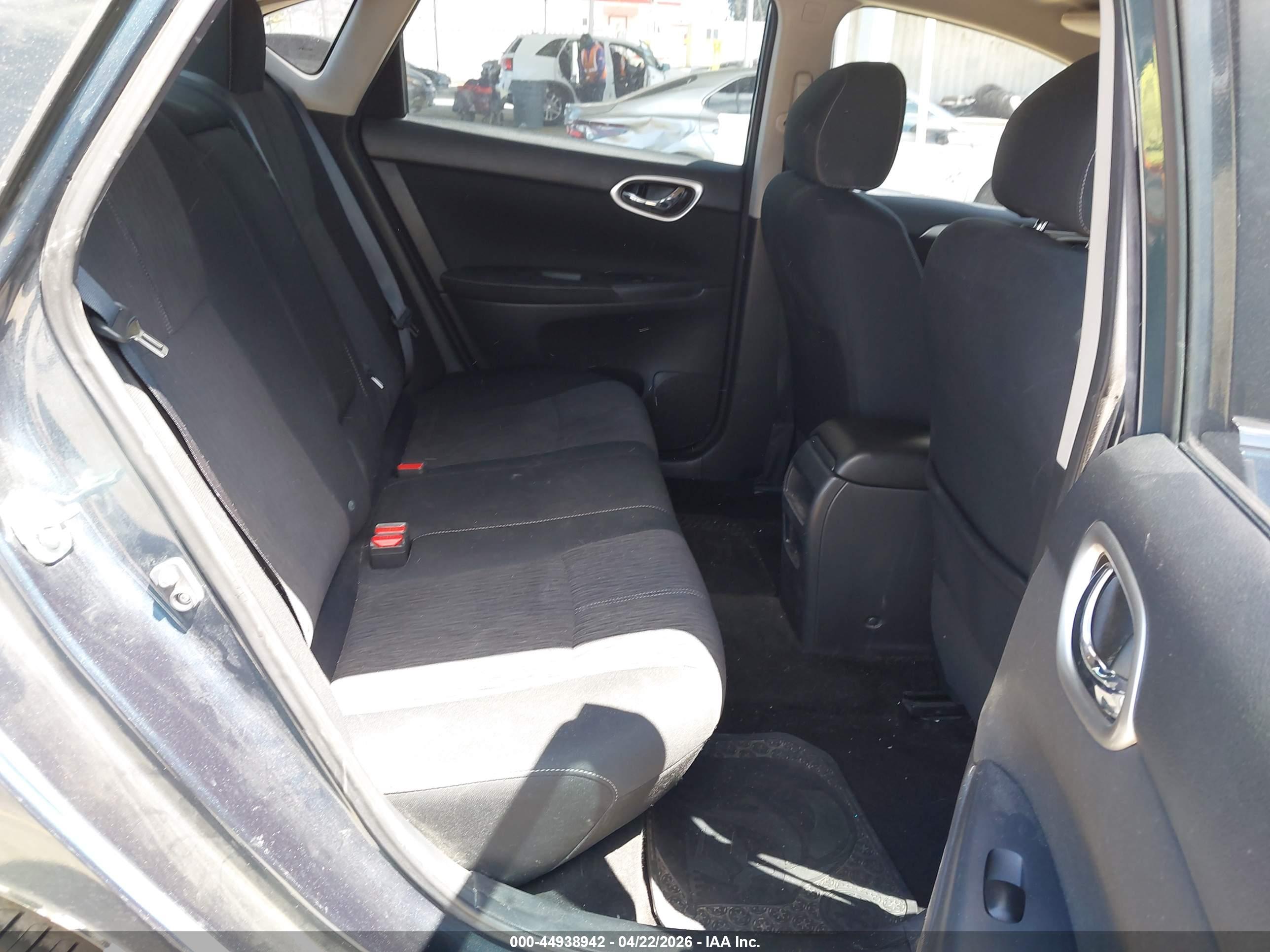 NISSAN SENTRA image 8
