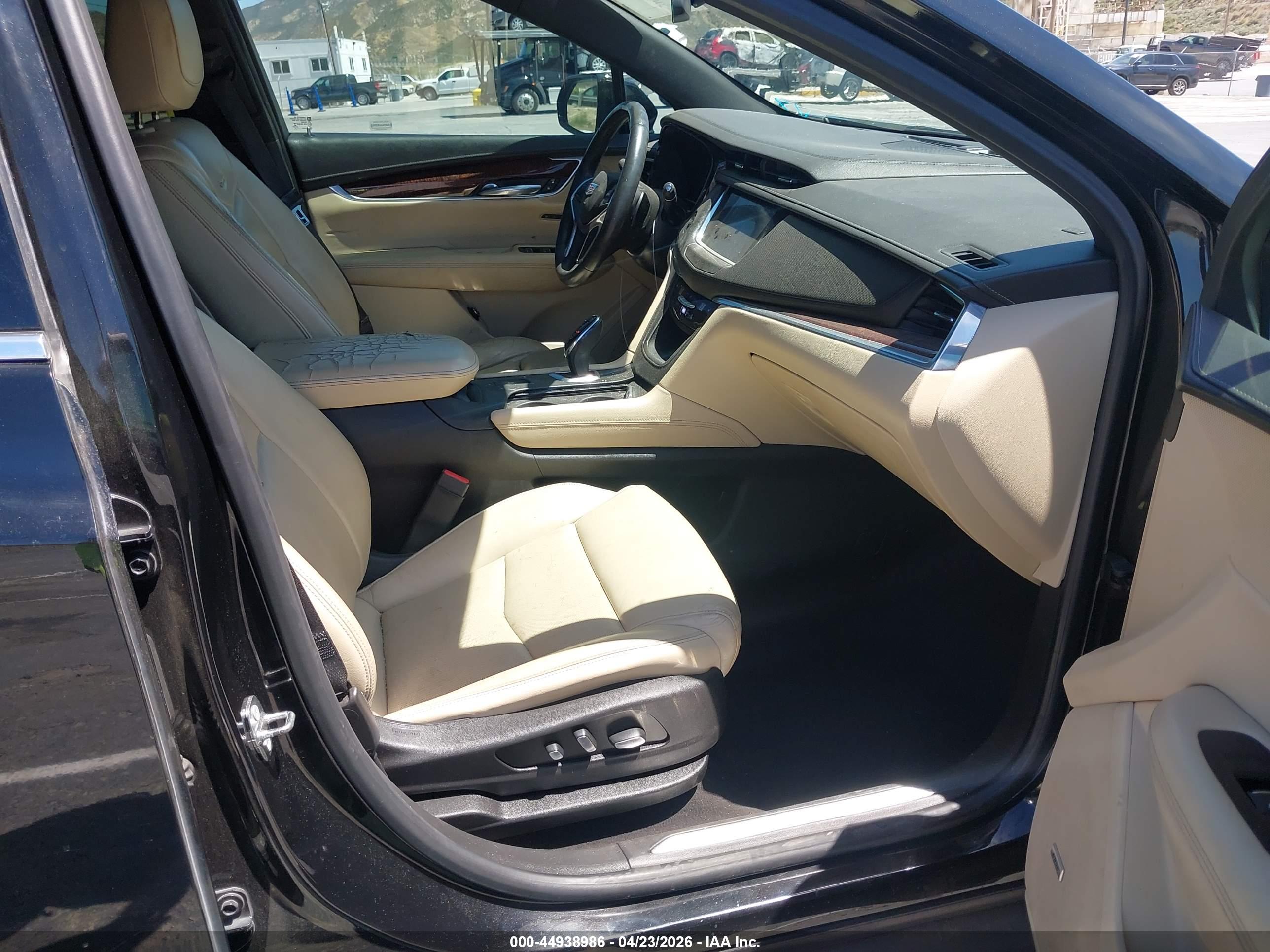 CADILLAC XT5 image 5