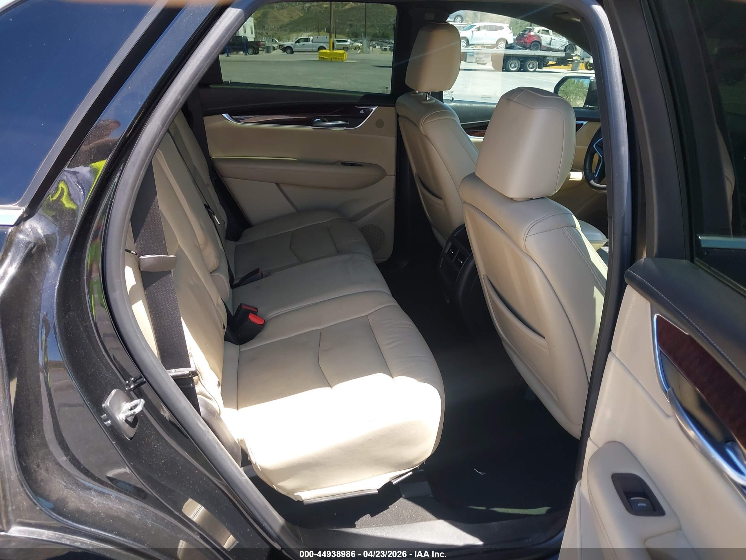 CADILLAC XT5 image 8
