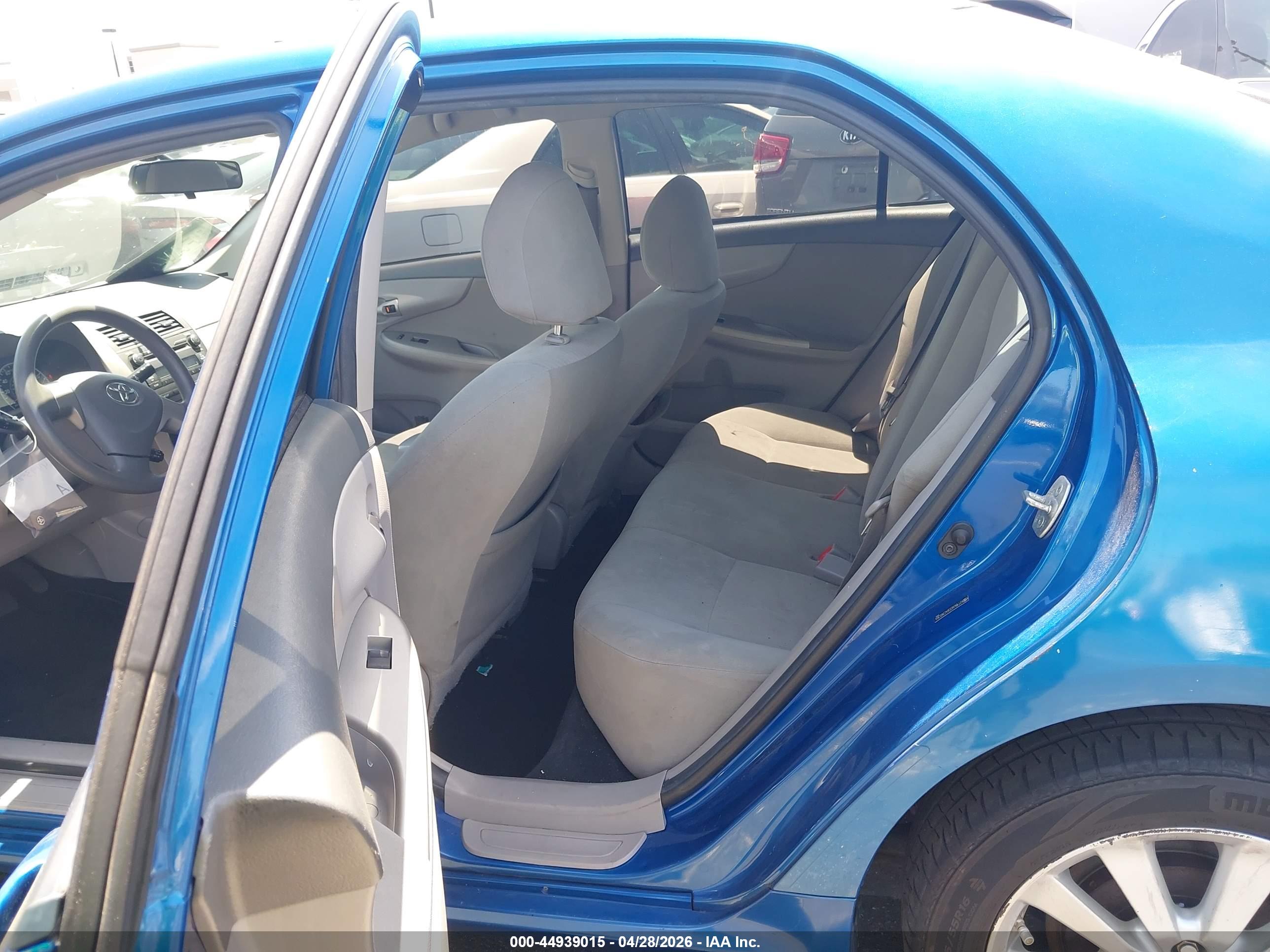 TOYOTA COROLLA image 8
