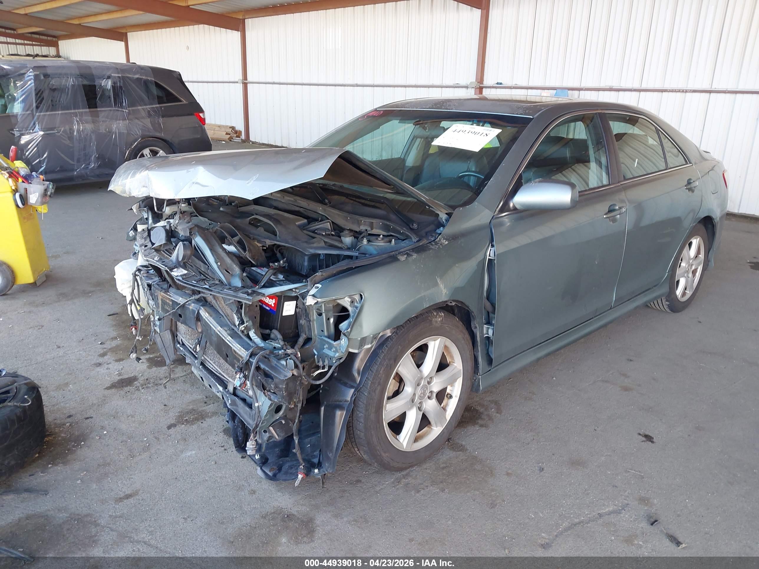 TOYOTA CAMRY image 2