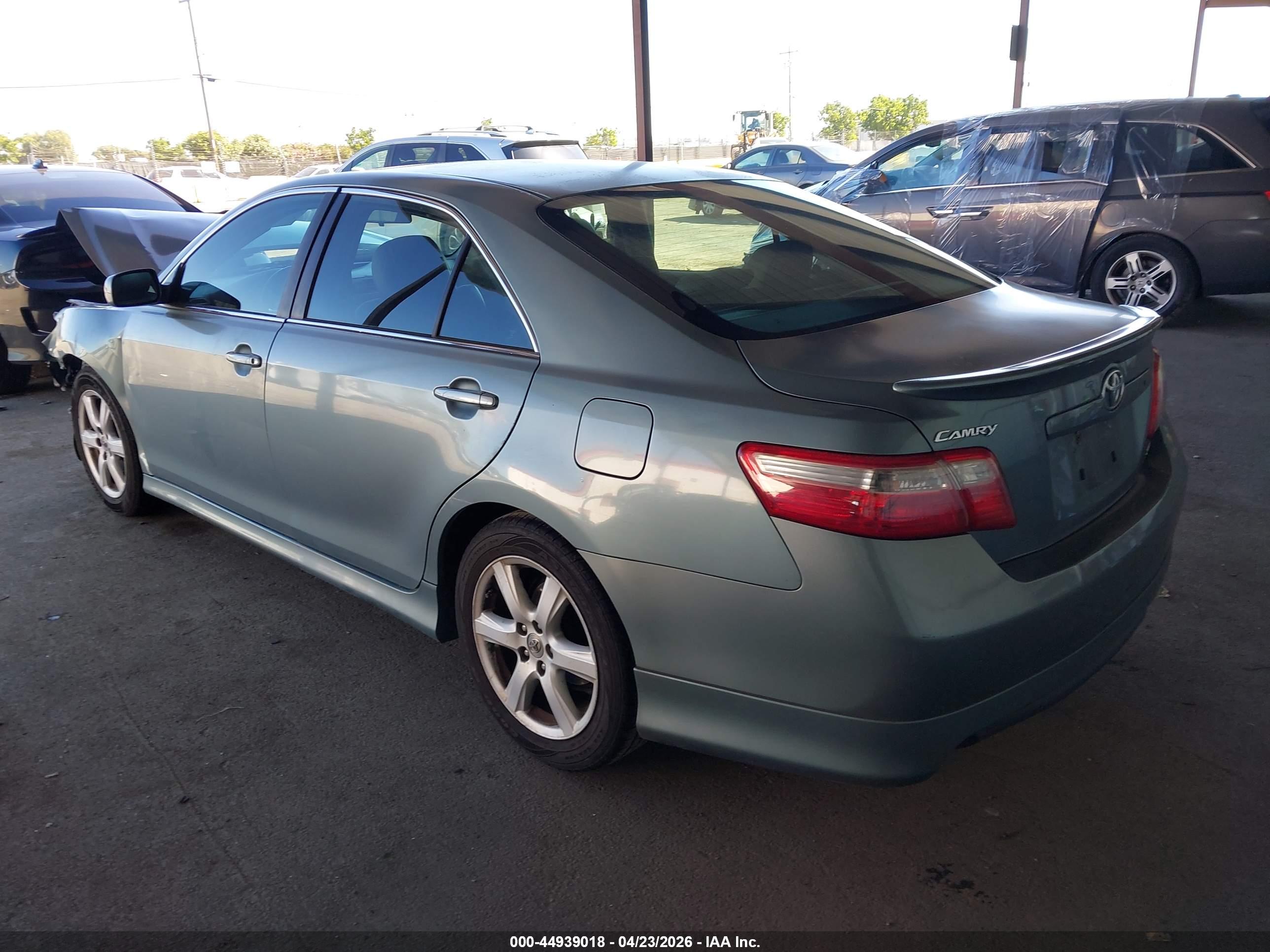 TOYOTA CAMRY image 3