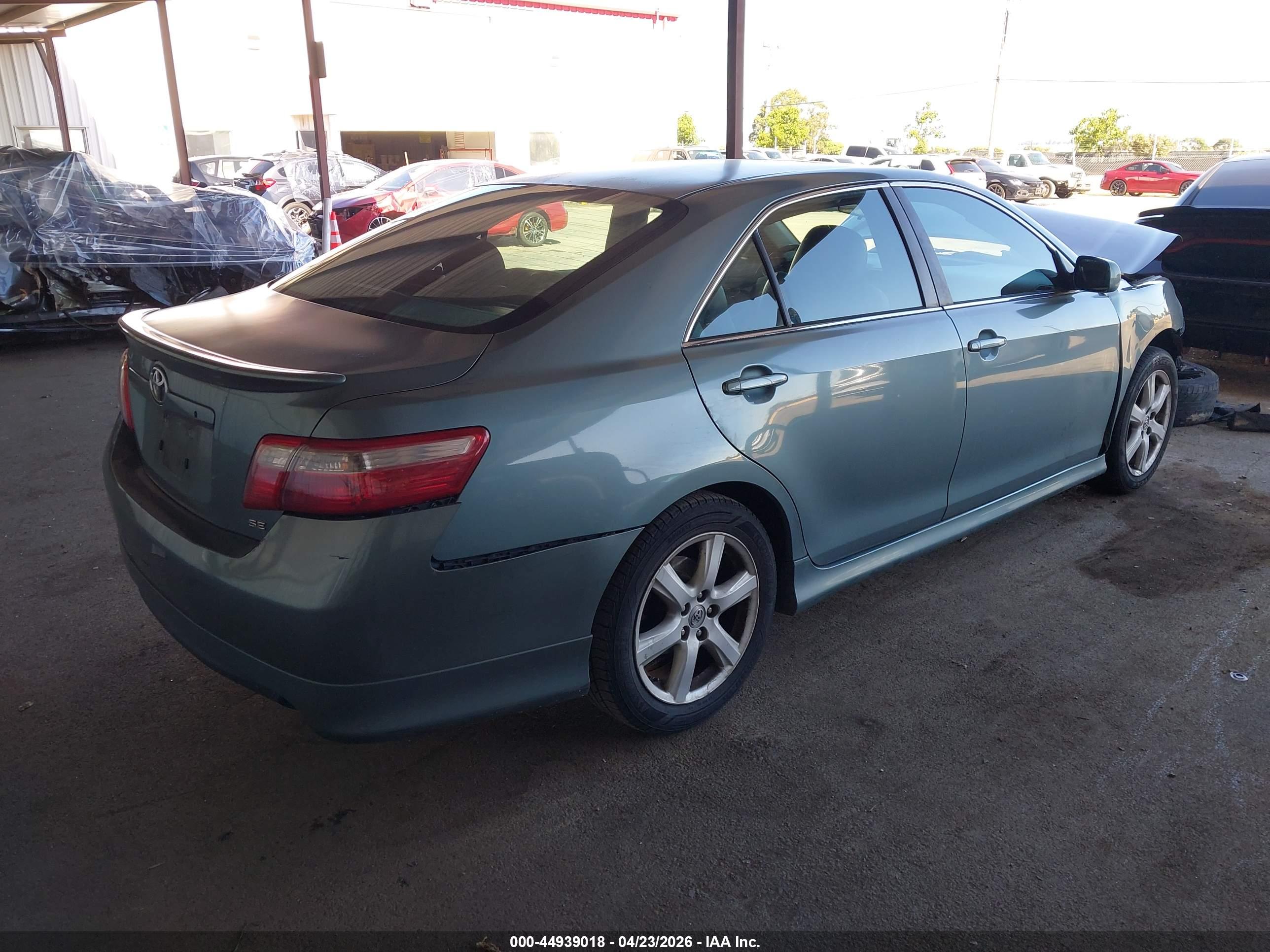 TOYOTA CAMRY image 4