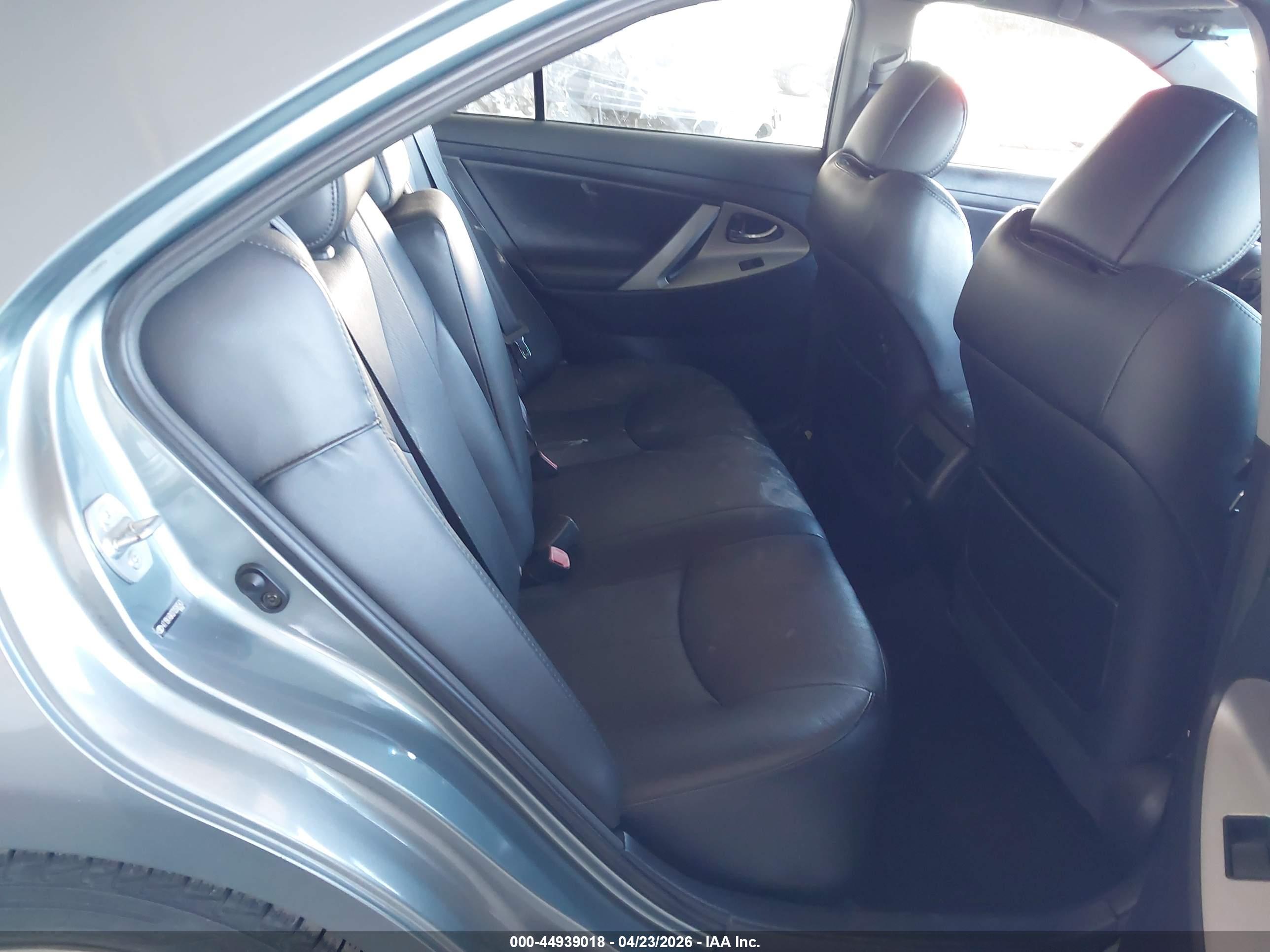 TOYOTA CAMRY image 8