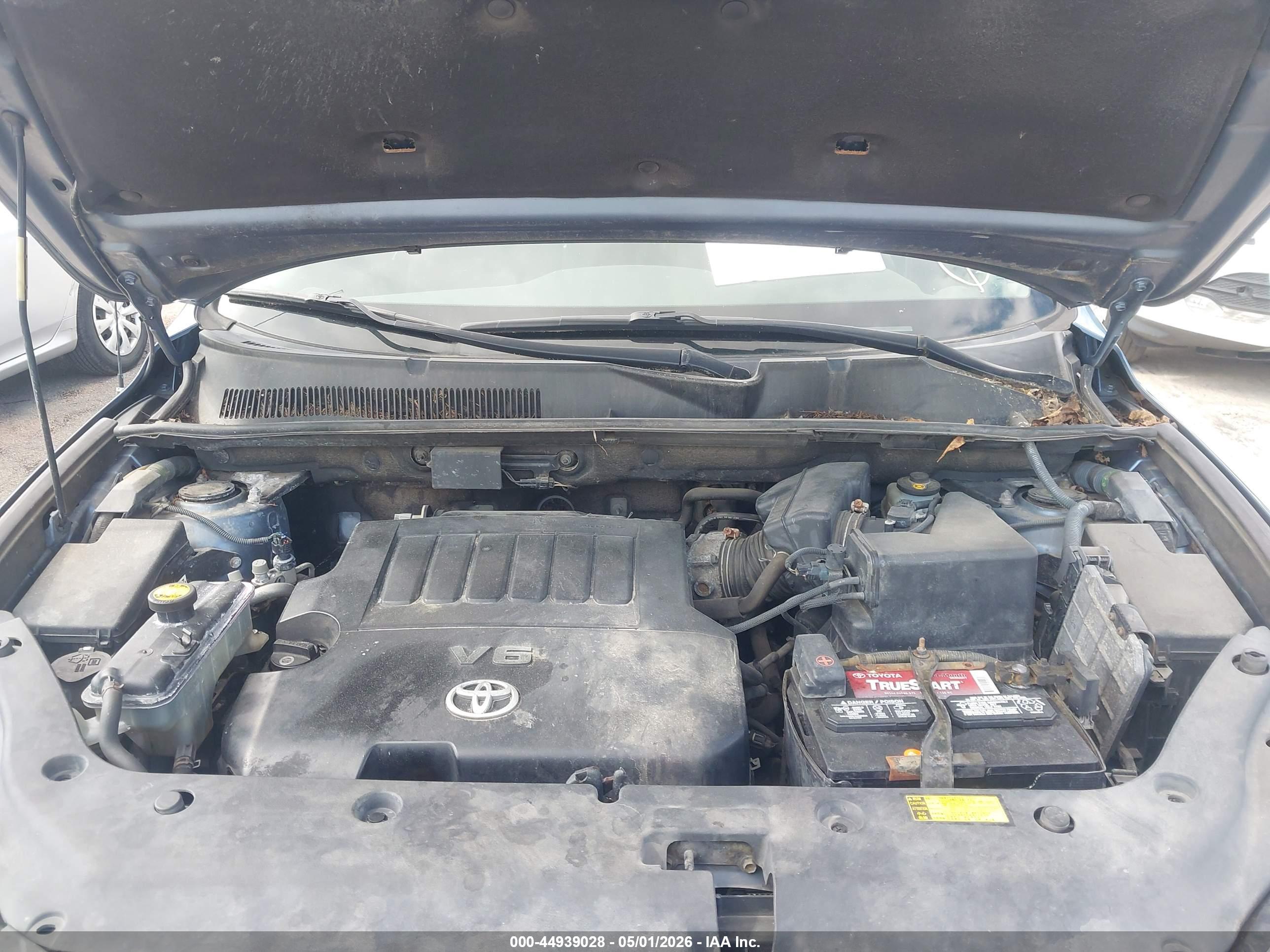 TOYOTA RAV4 image 10