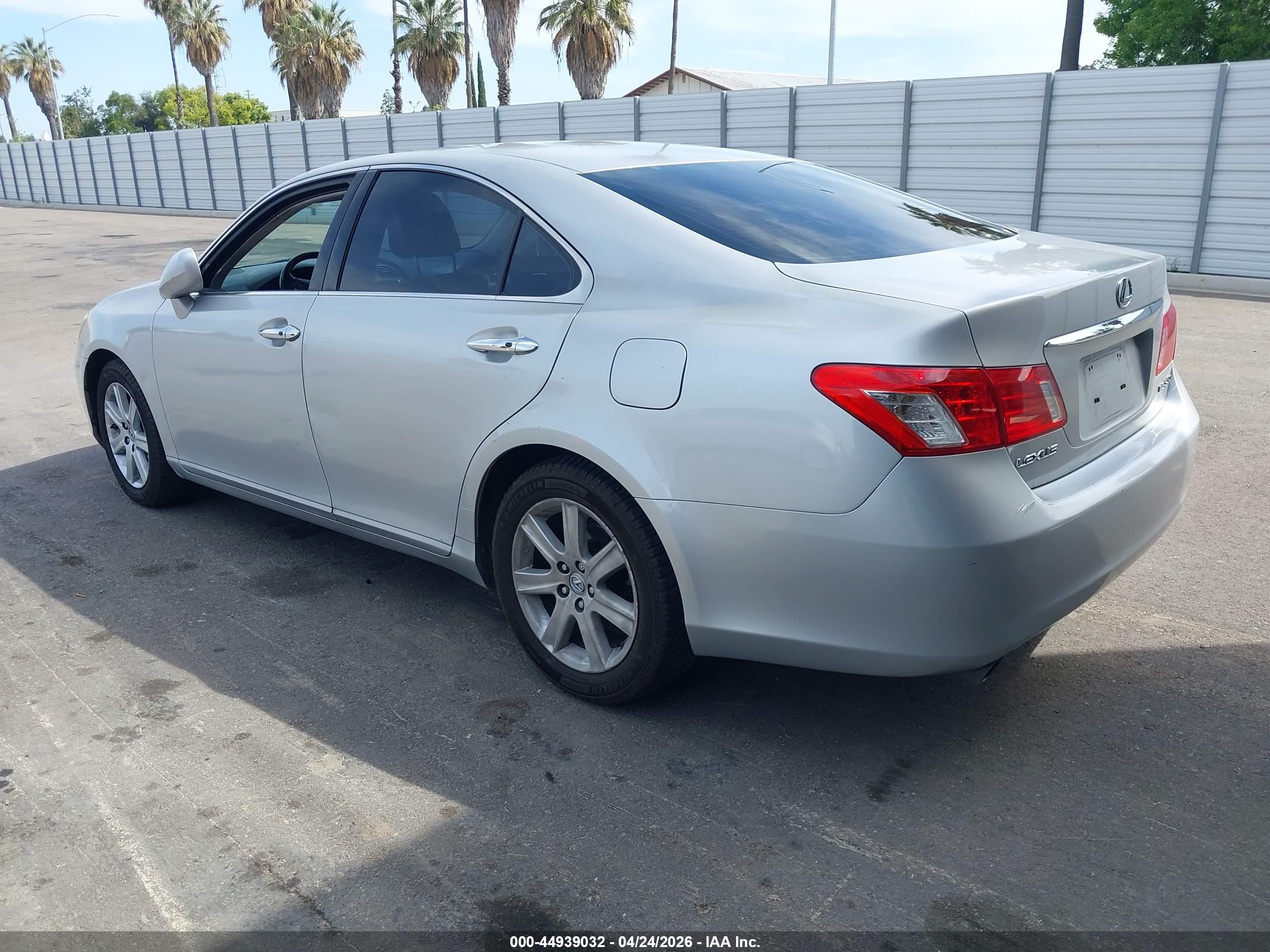 LEXUS ES image 3
