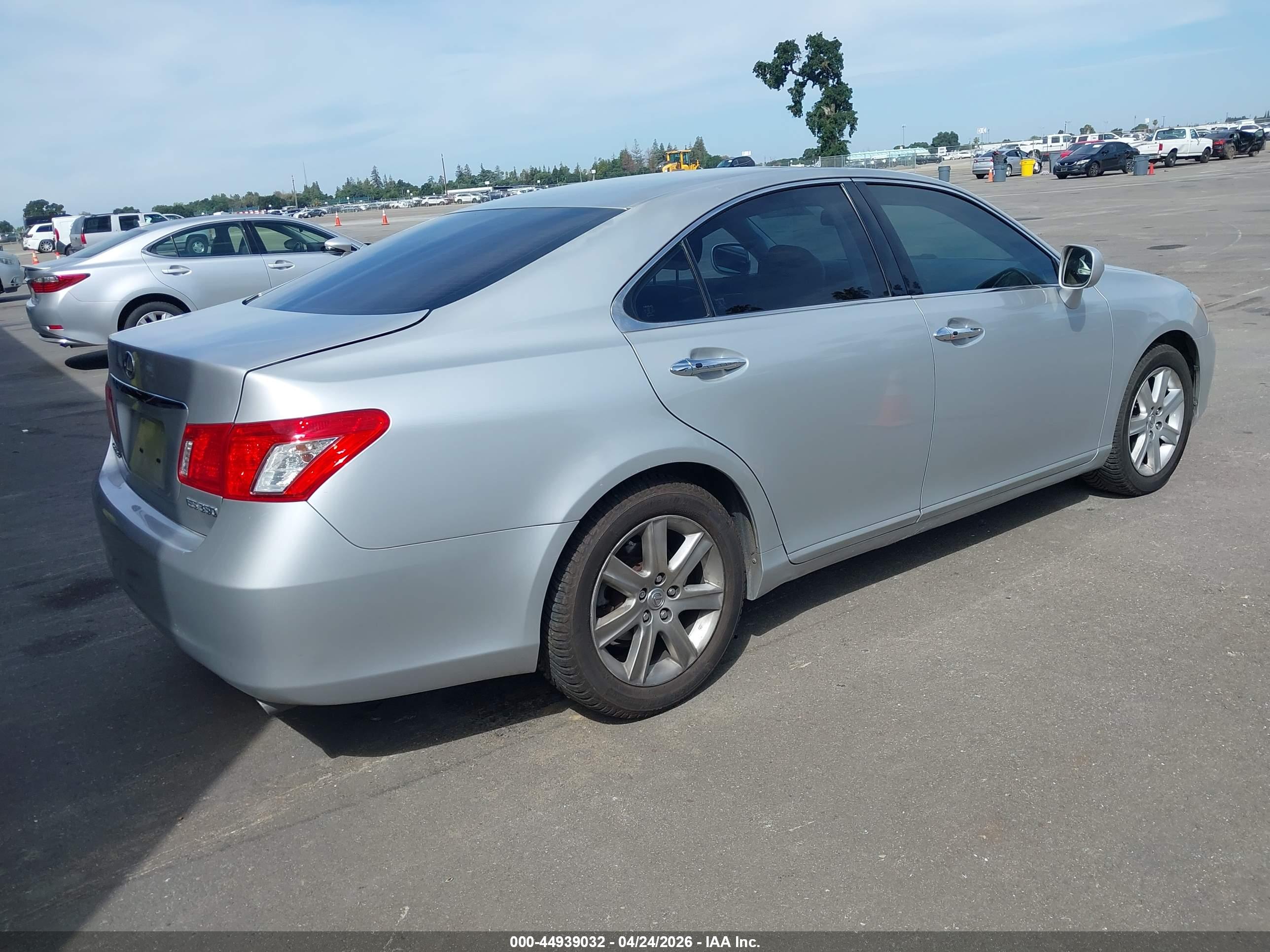 LEXUS ES image 4