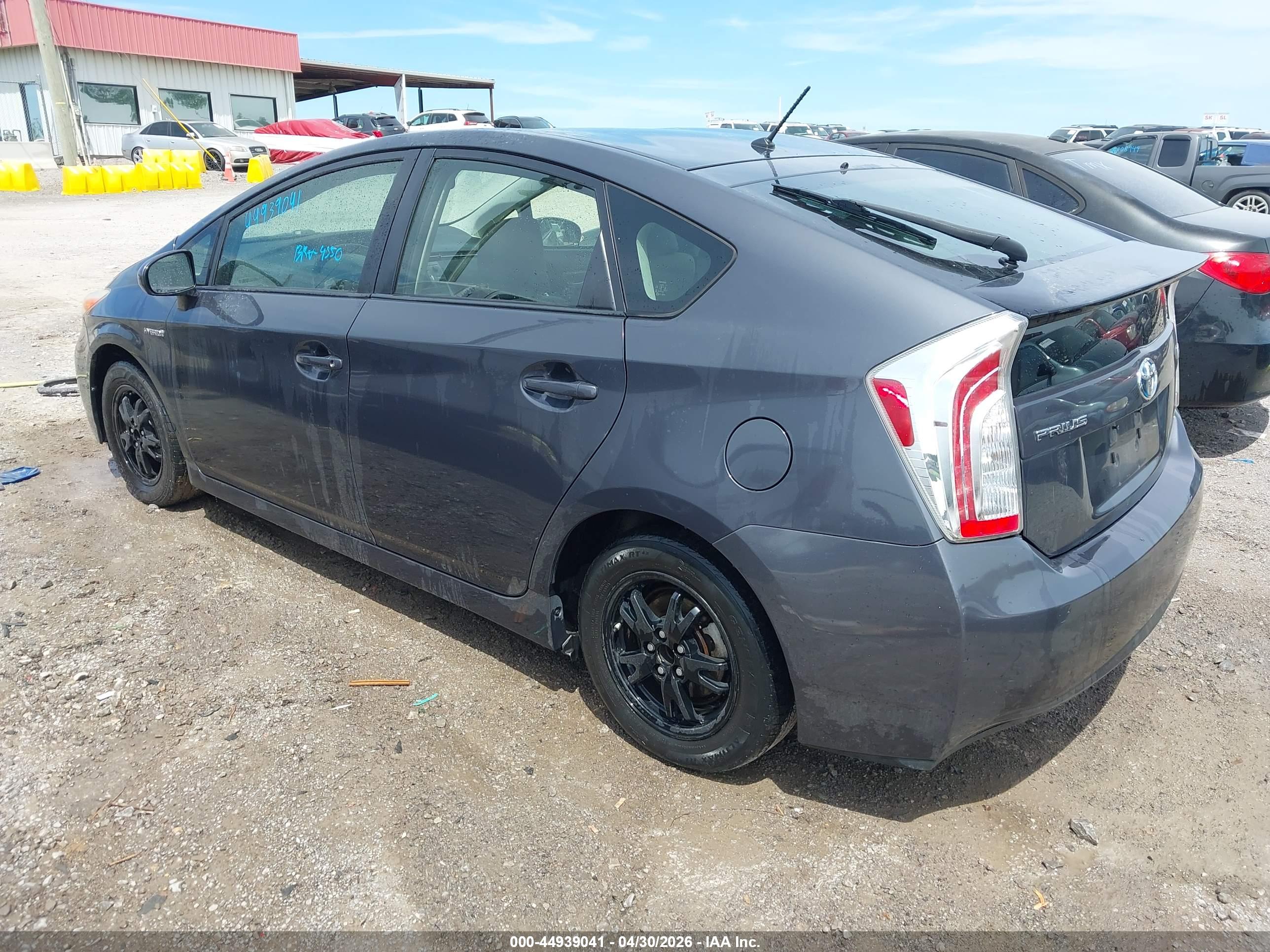 TOYOTA PRIUS image 3