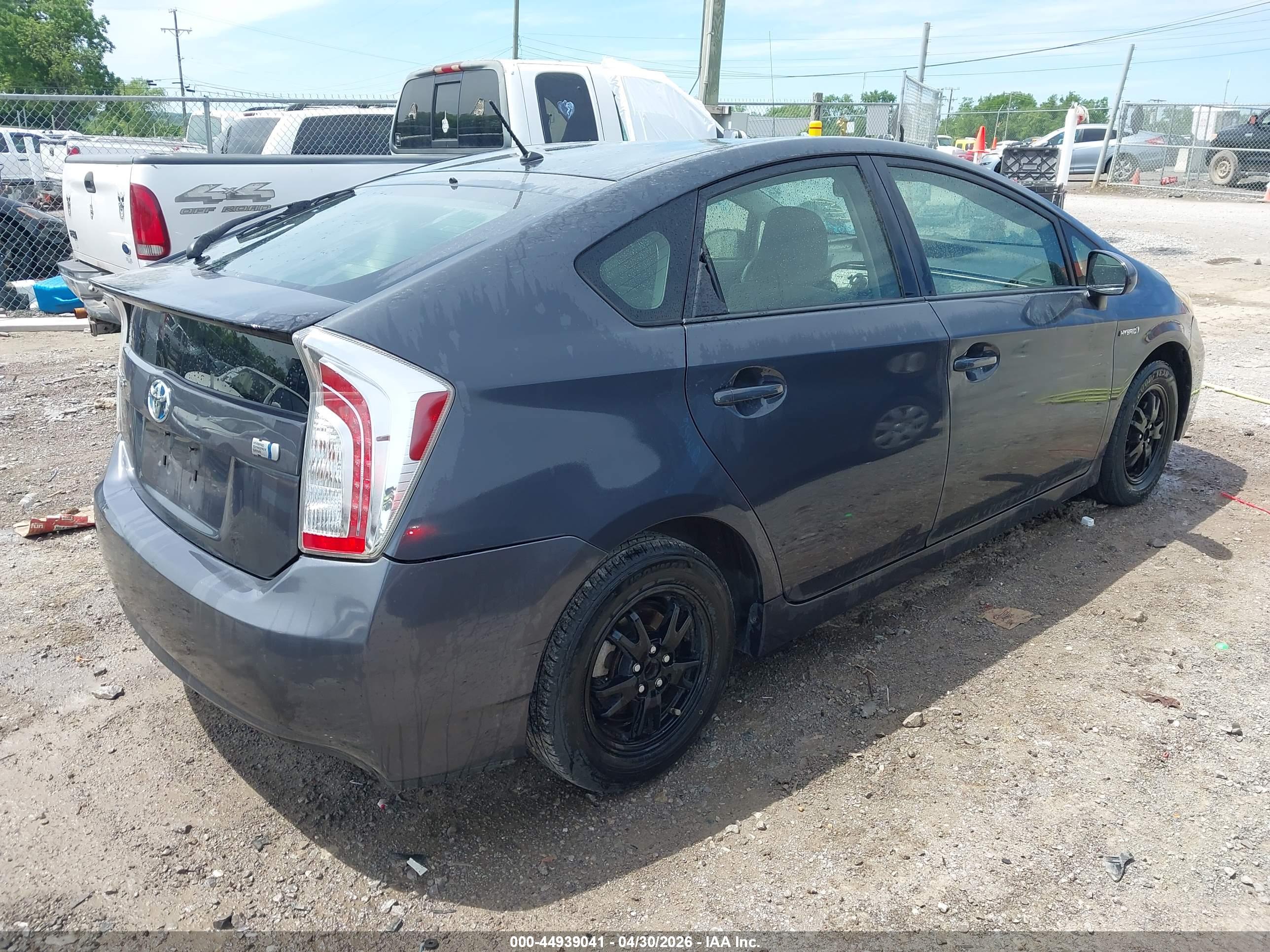 TOYOTA PRIUS image 4