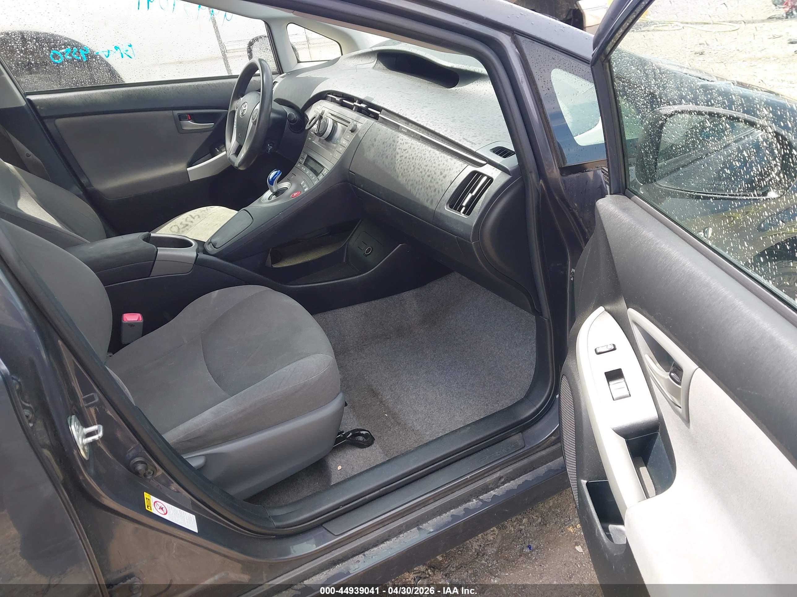 TOYOTA PRIUS image 5