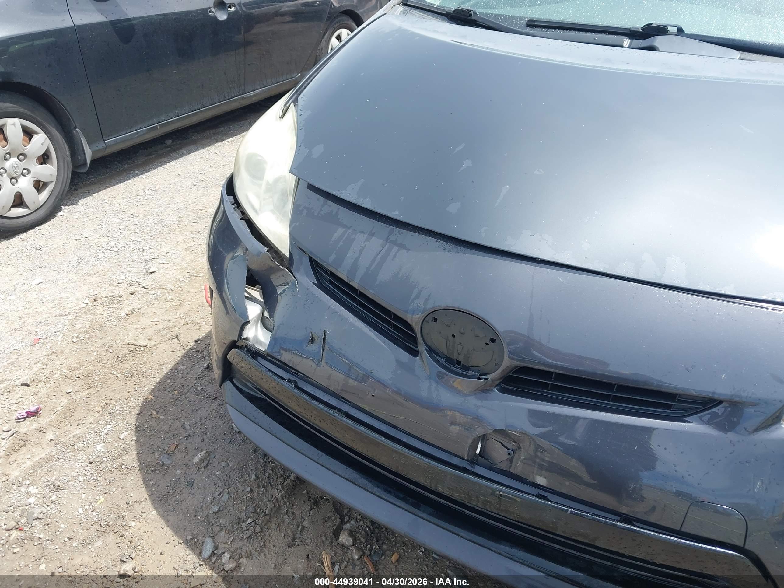 TOYOTA PRIUS image 6