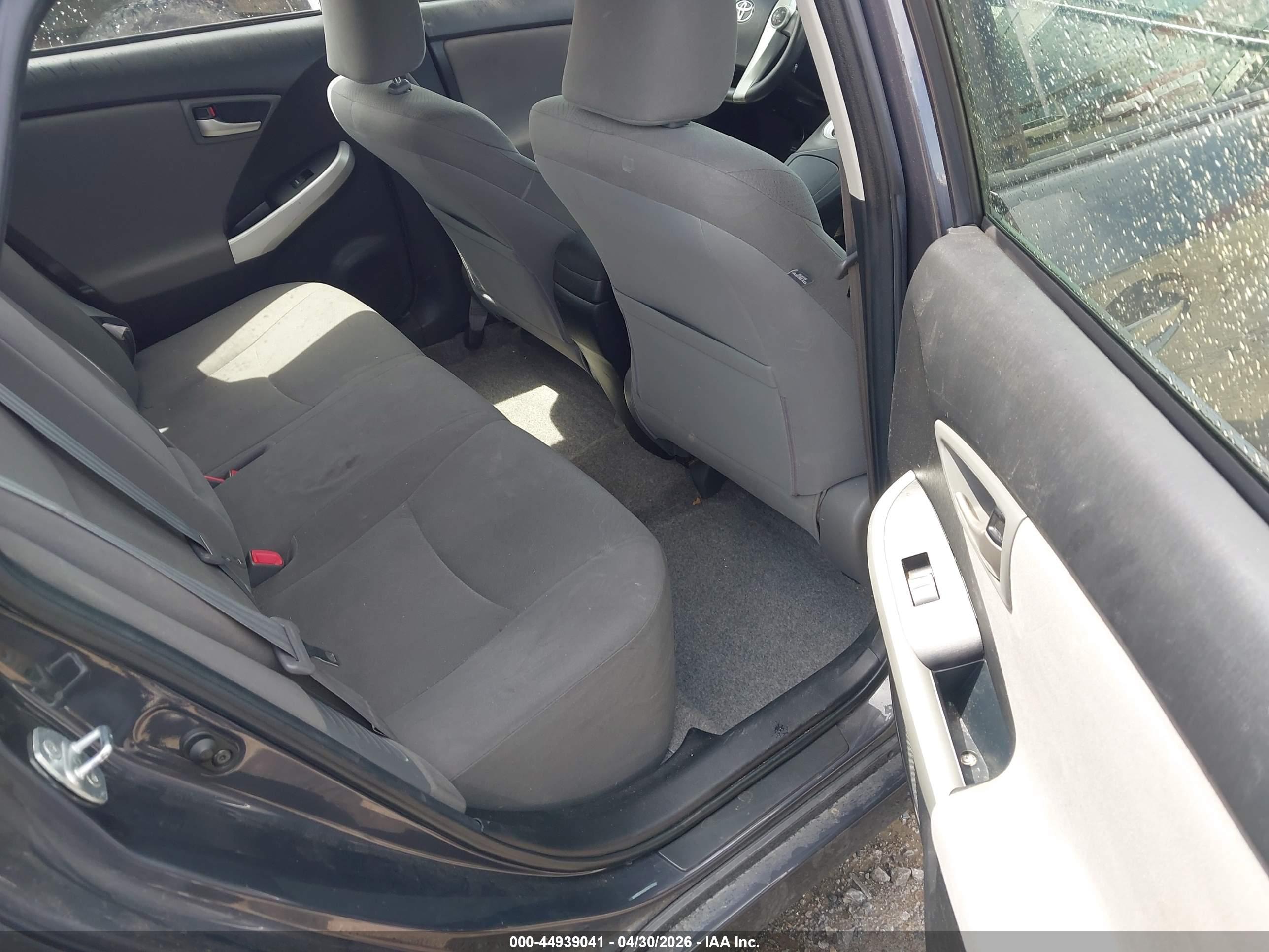 TOYOTA PRIUS image 8