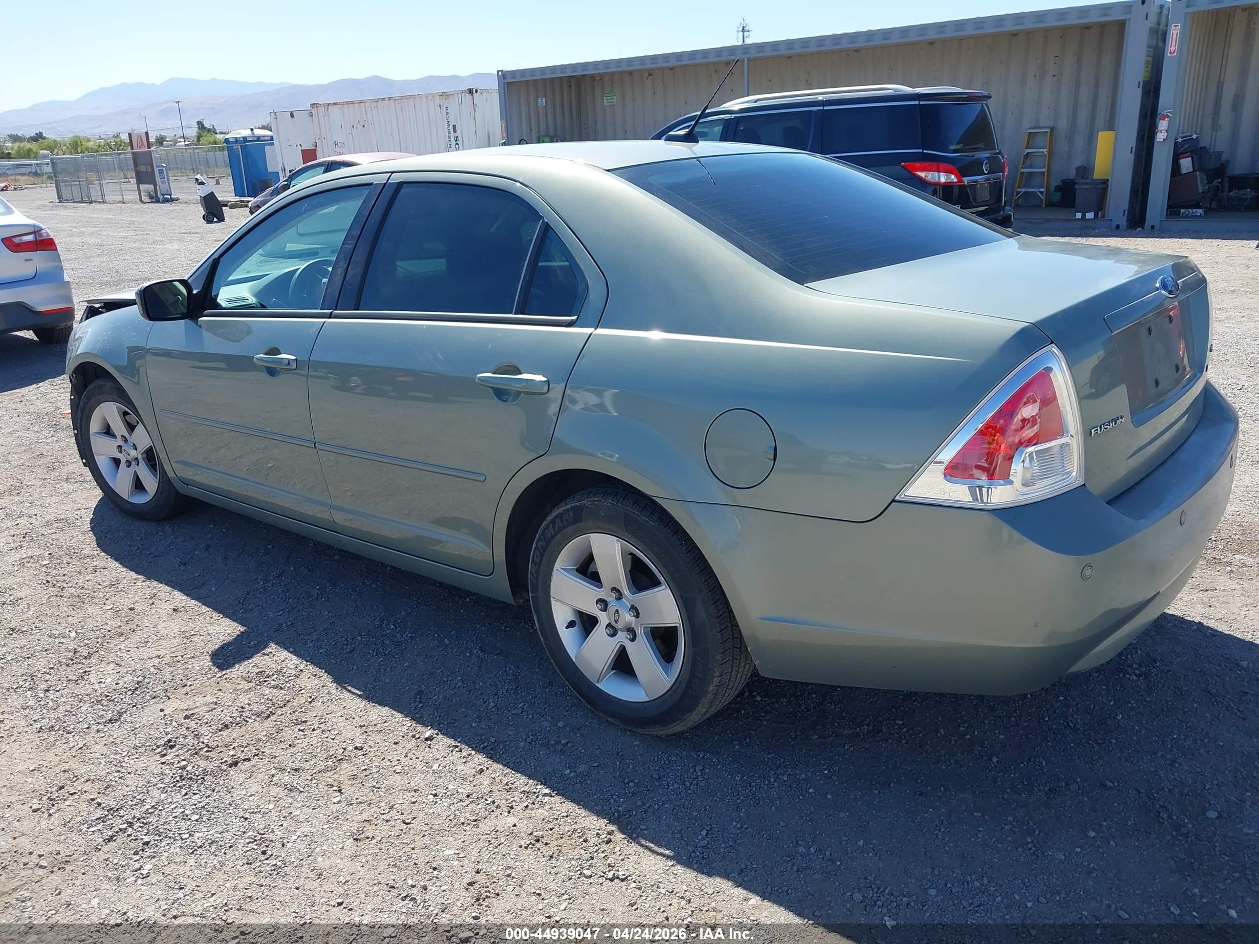 FORD FUSION image 3
