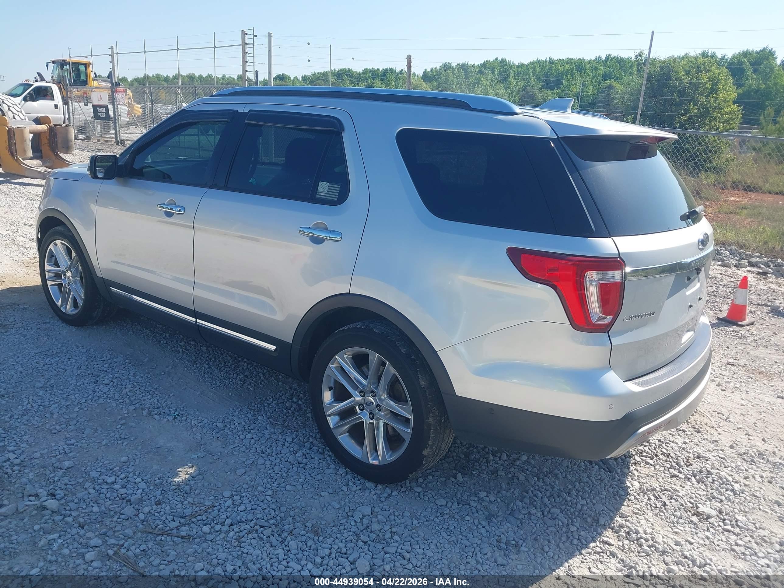 FORD EXPLORER image 3