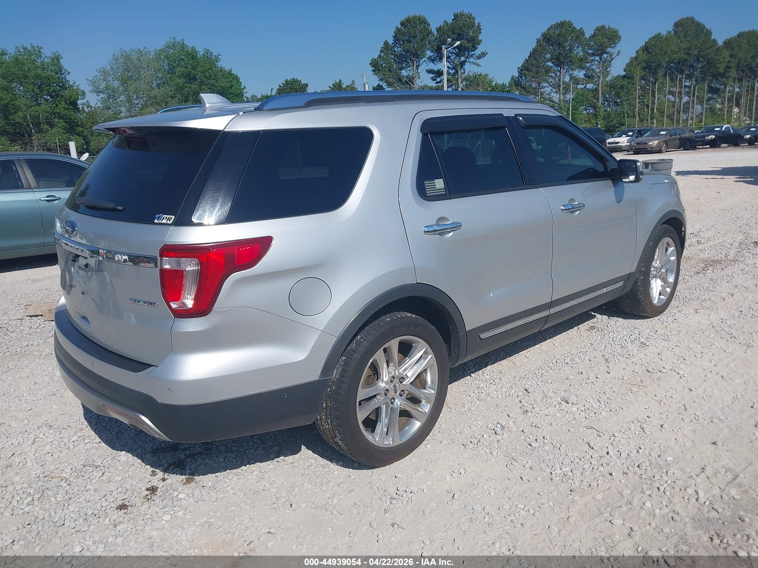 FORD EXPLORER image 4
