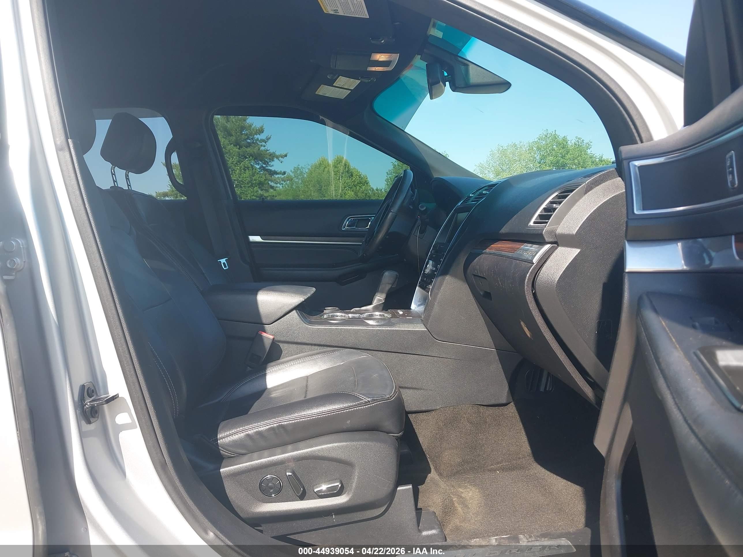 FORD EXPLORER image 5