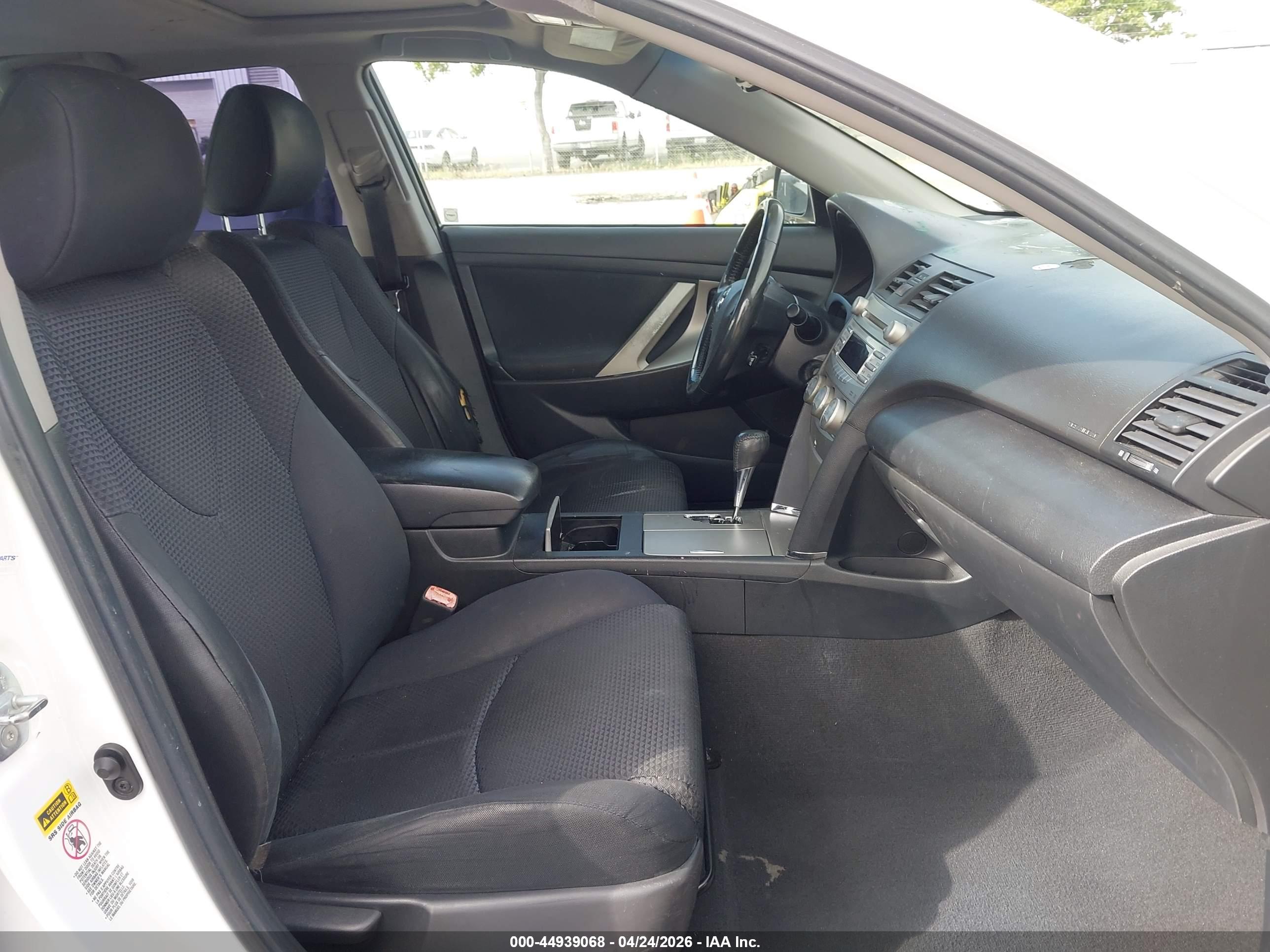 TOYOTA CAMRY image 5