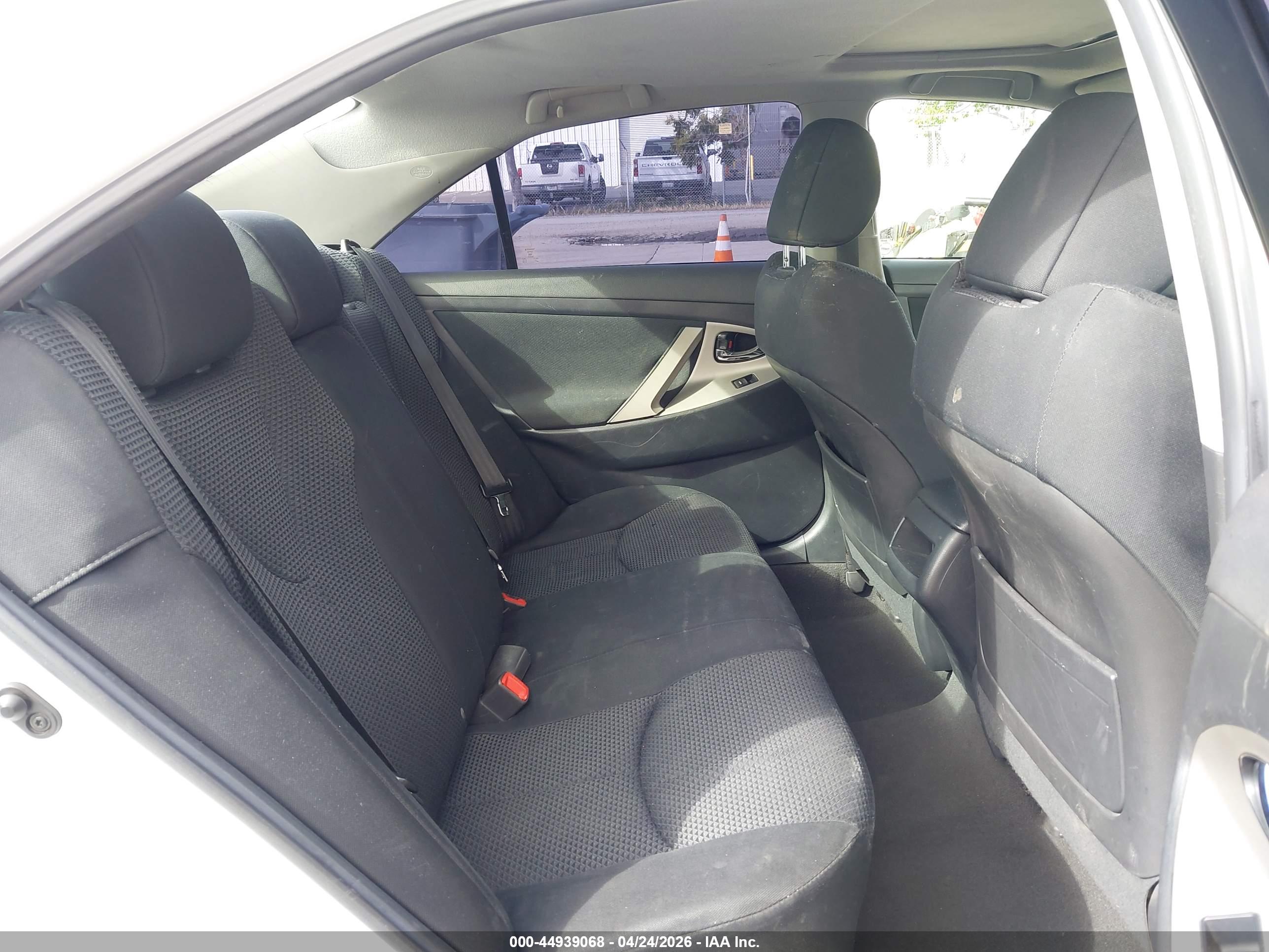 TOYOTA CAMRY image 8