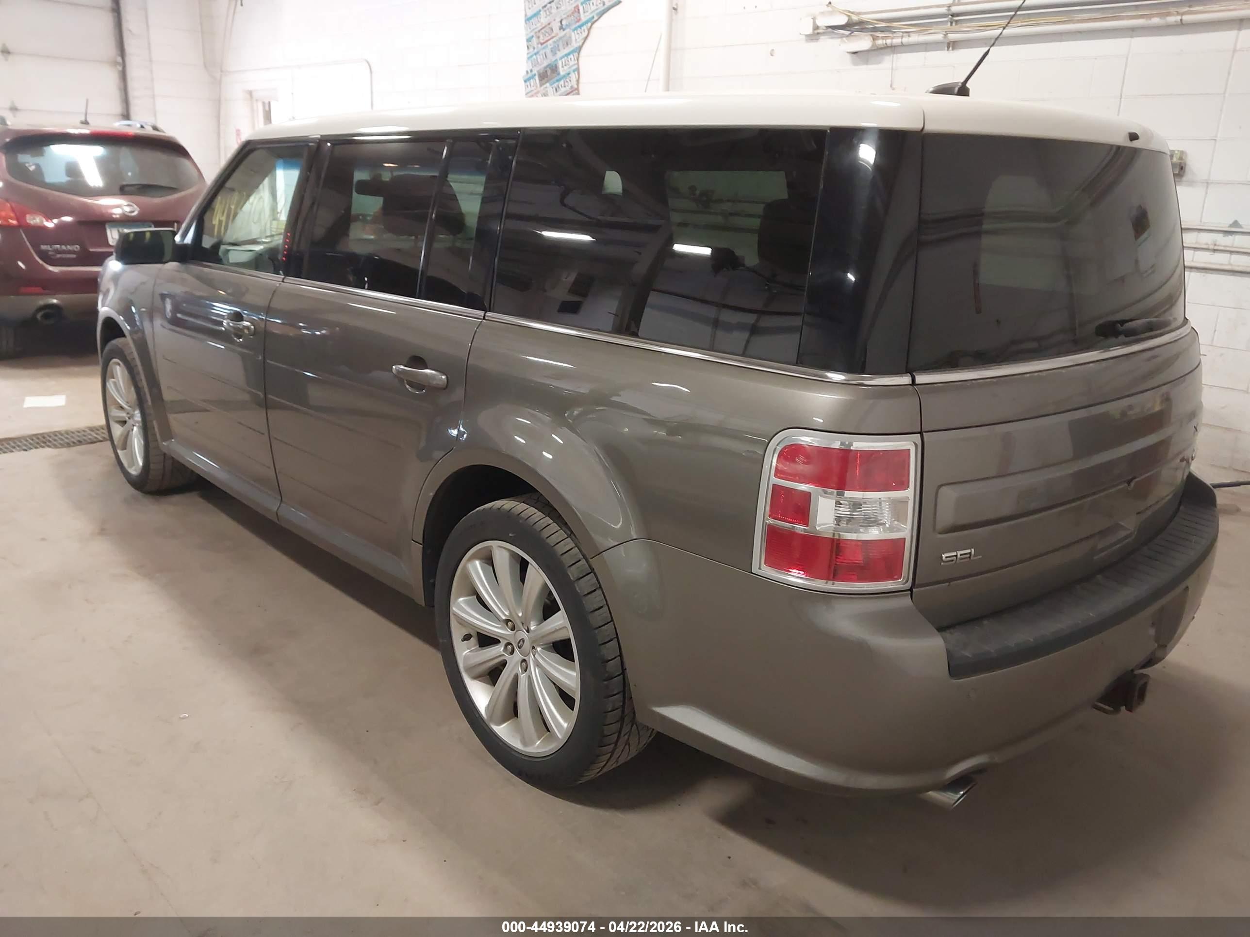FORD FLEX image 3