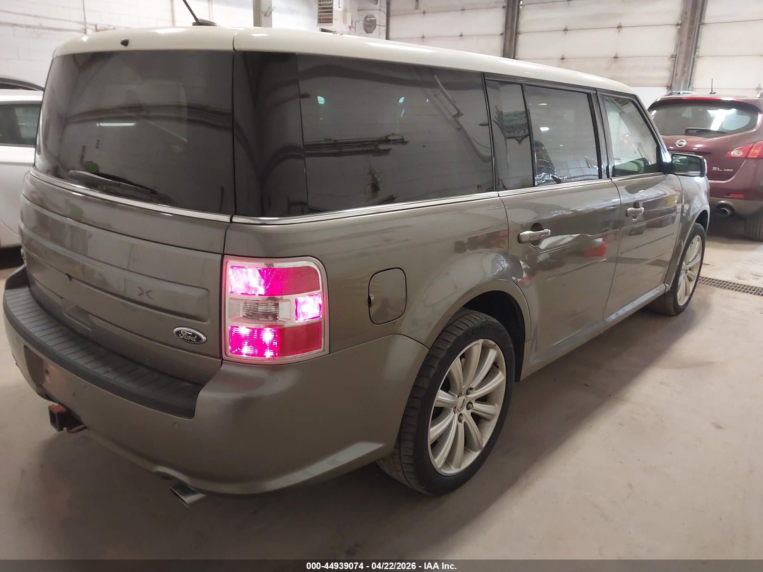 FORD FLEX image 4