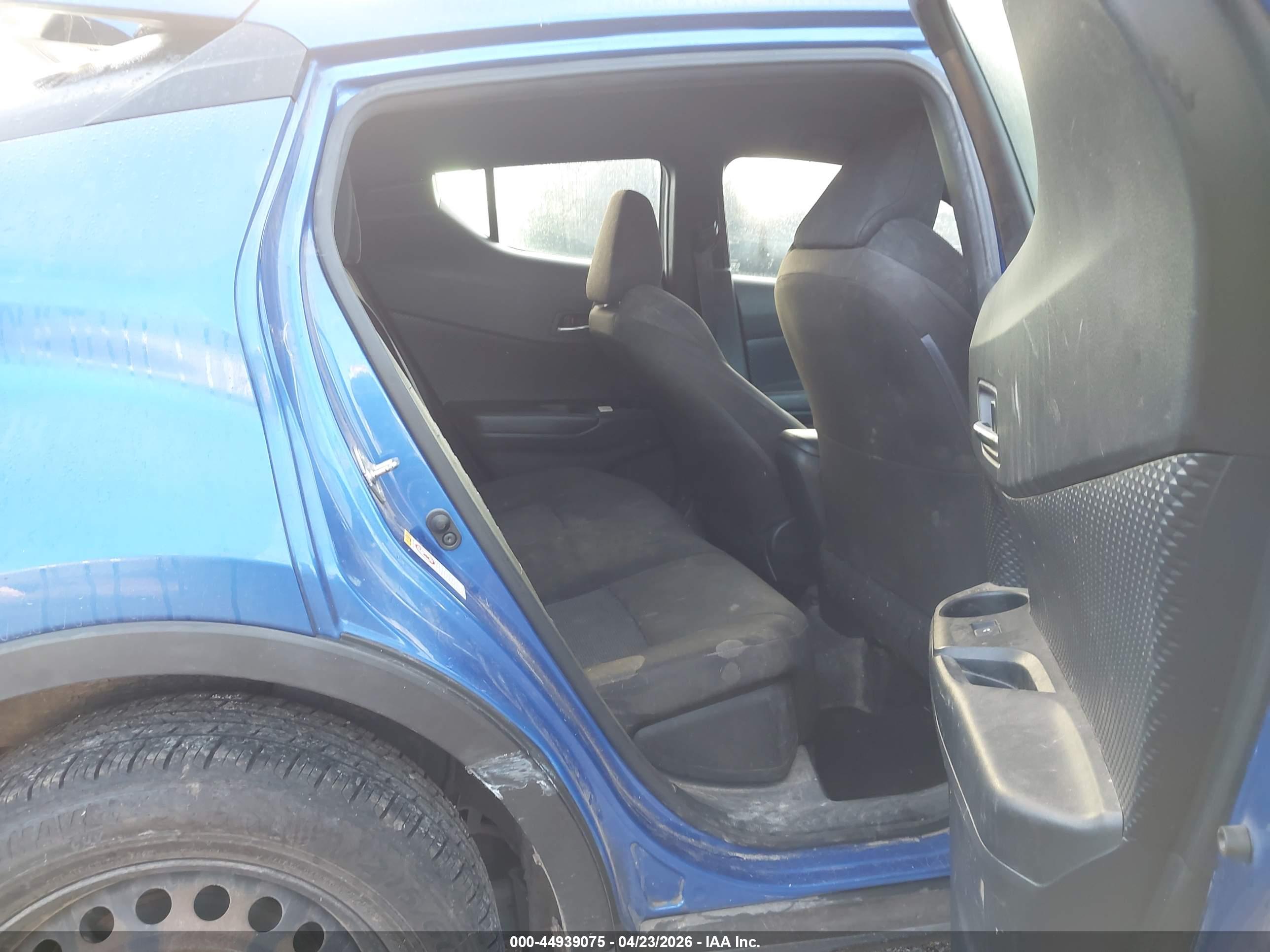 TOYOTA C-HR image 8