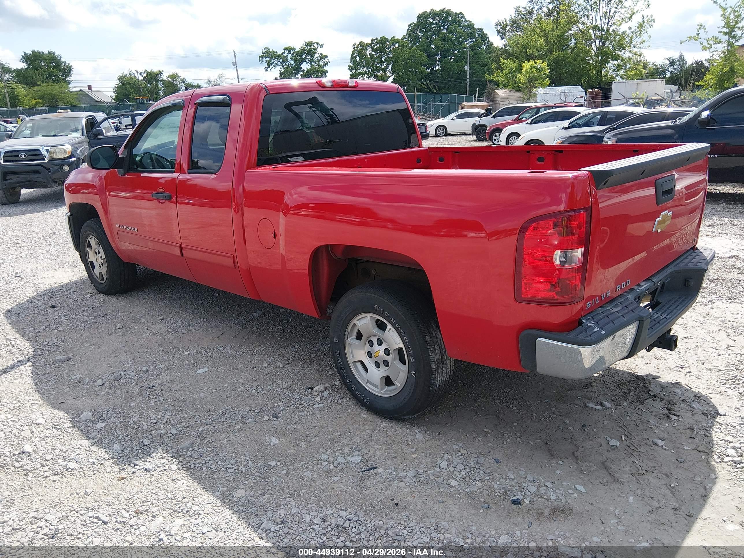 CHEVROLET SILVERADO image 3
