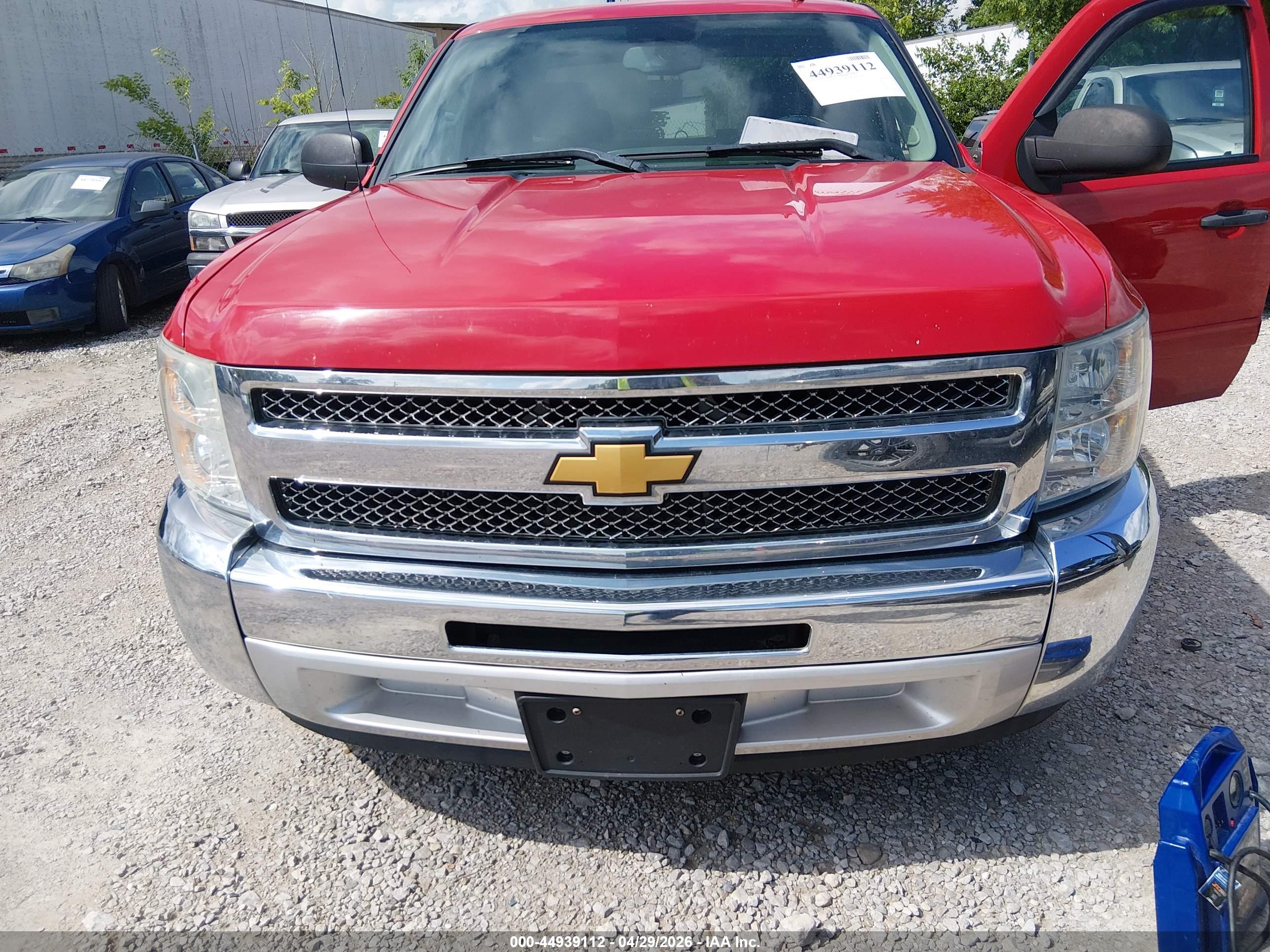 CHEVROLET SILVERADO image 6