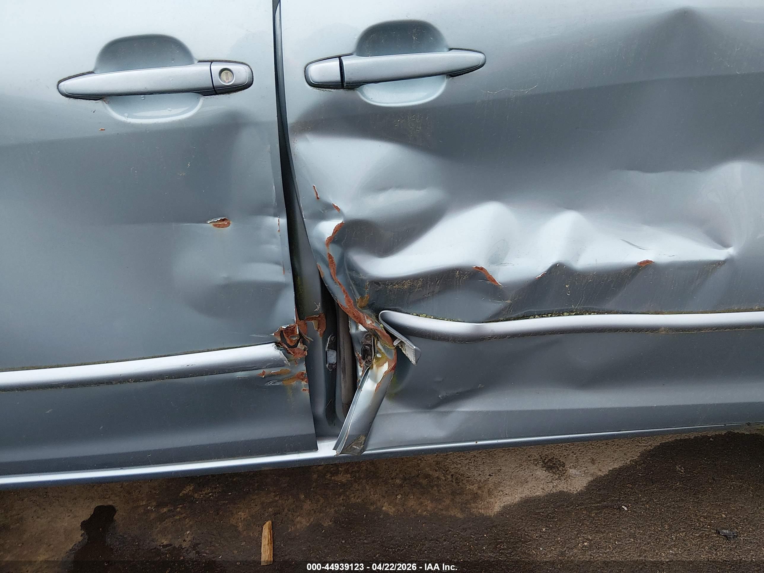 TOYOTA SIENNA image 6