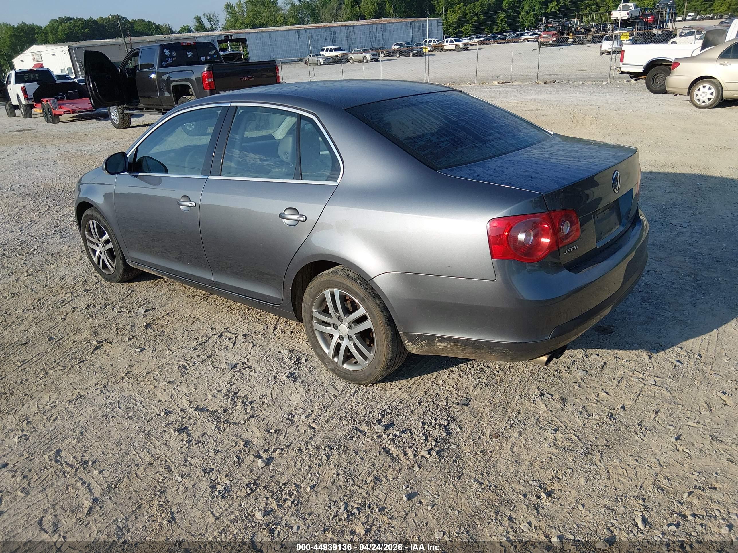 VOLKSWAGEN JETTA image 3