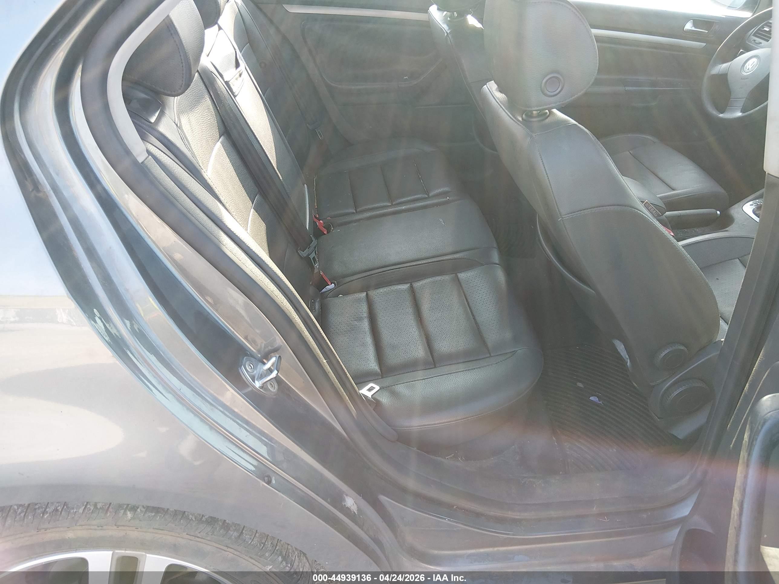 VOLKSWAGEN JETTA image 8