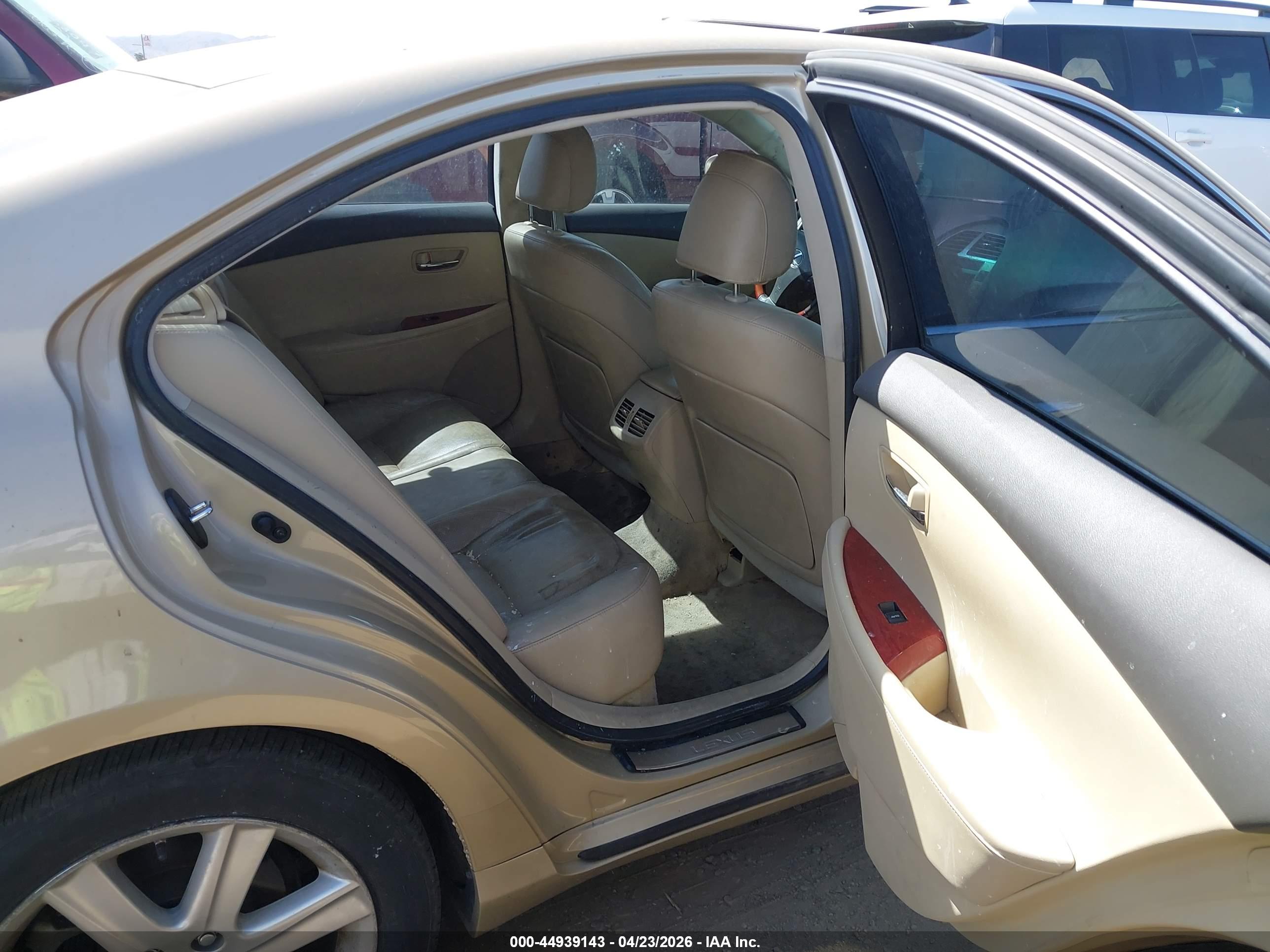 LEXUS ES image 8