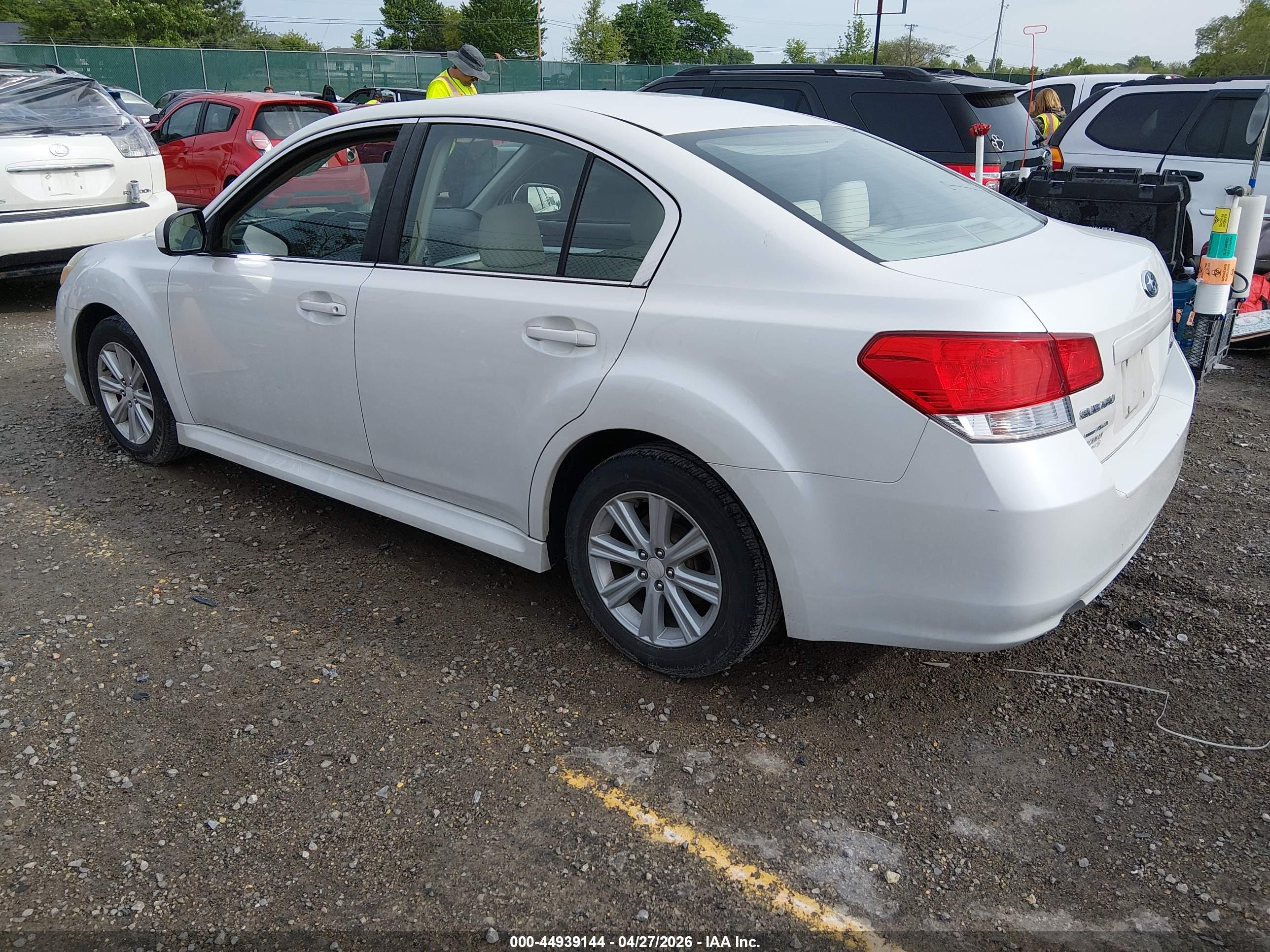 SUBARU LEGACY image 3