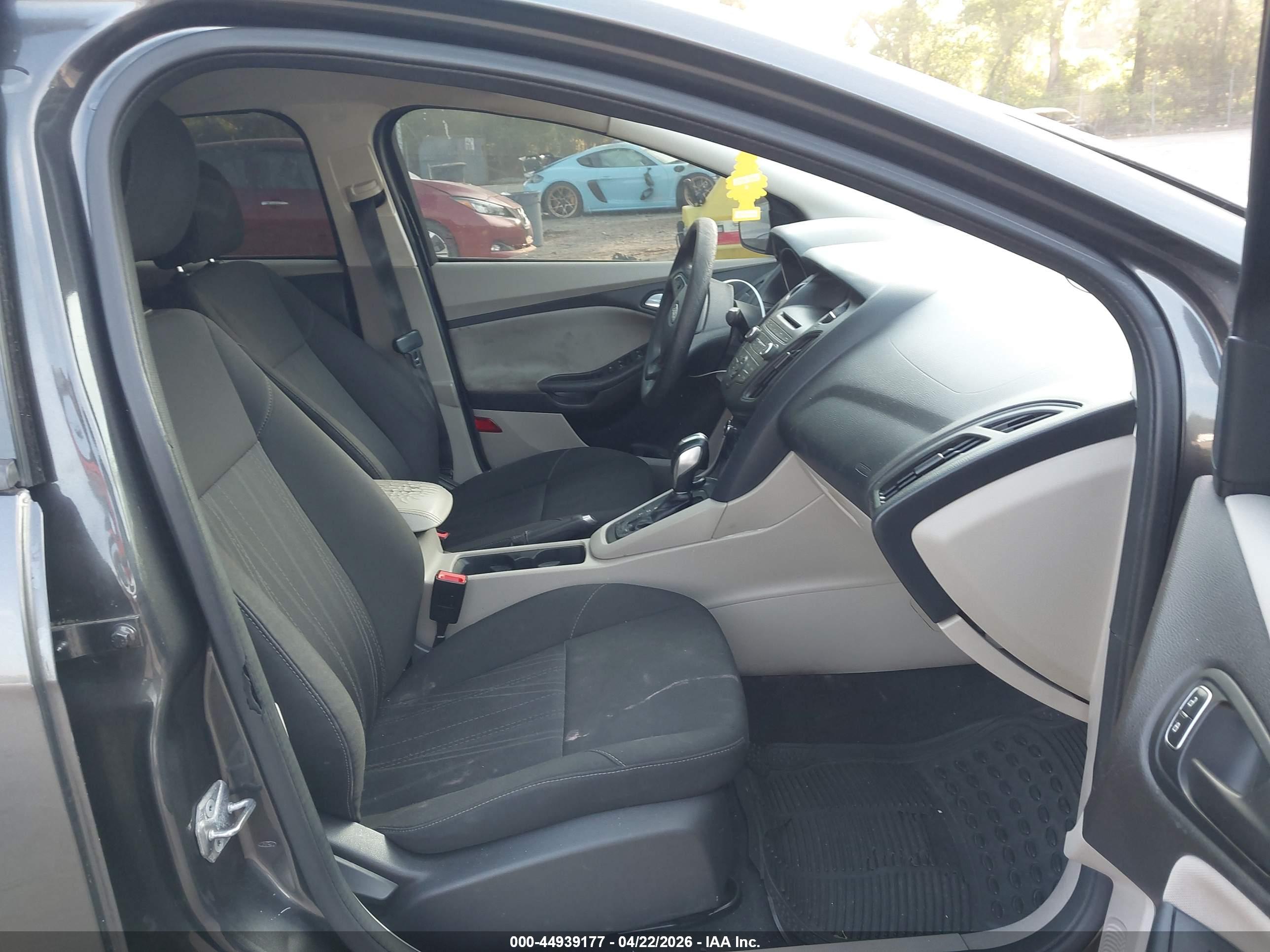 FORD FOCUS image 5