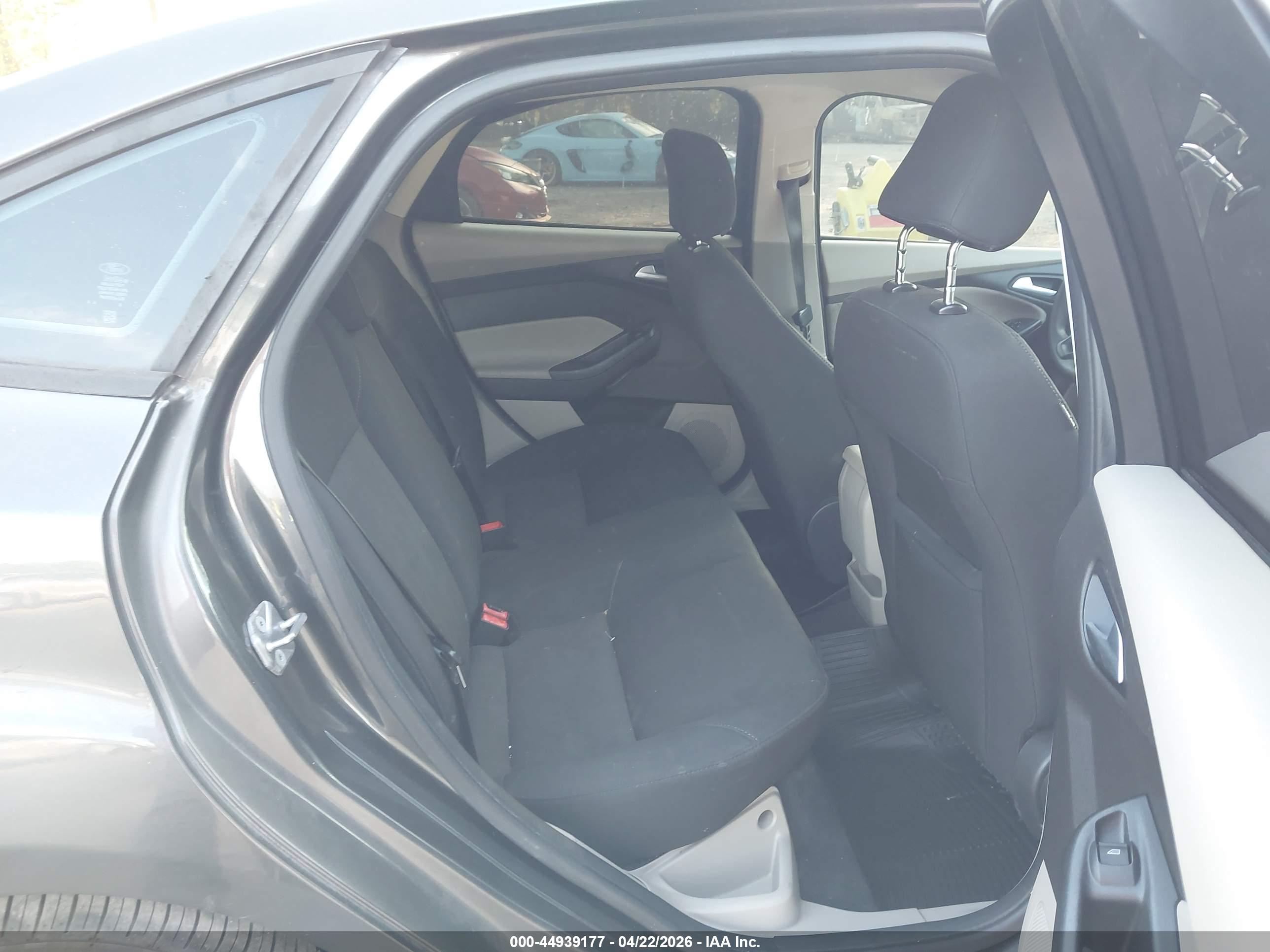 FORD FOCUS image 8