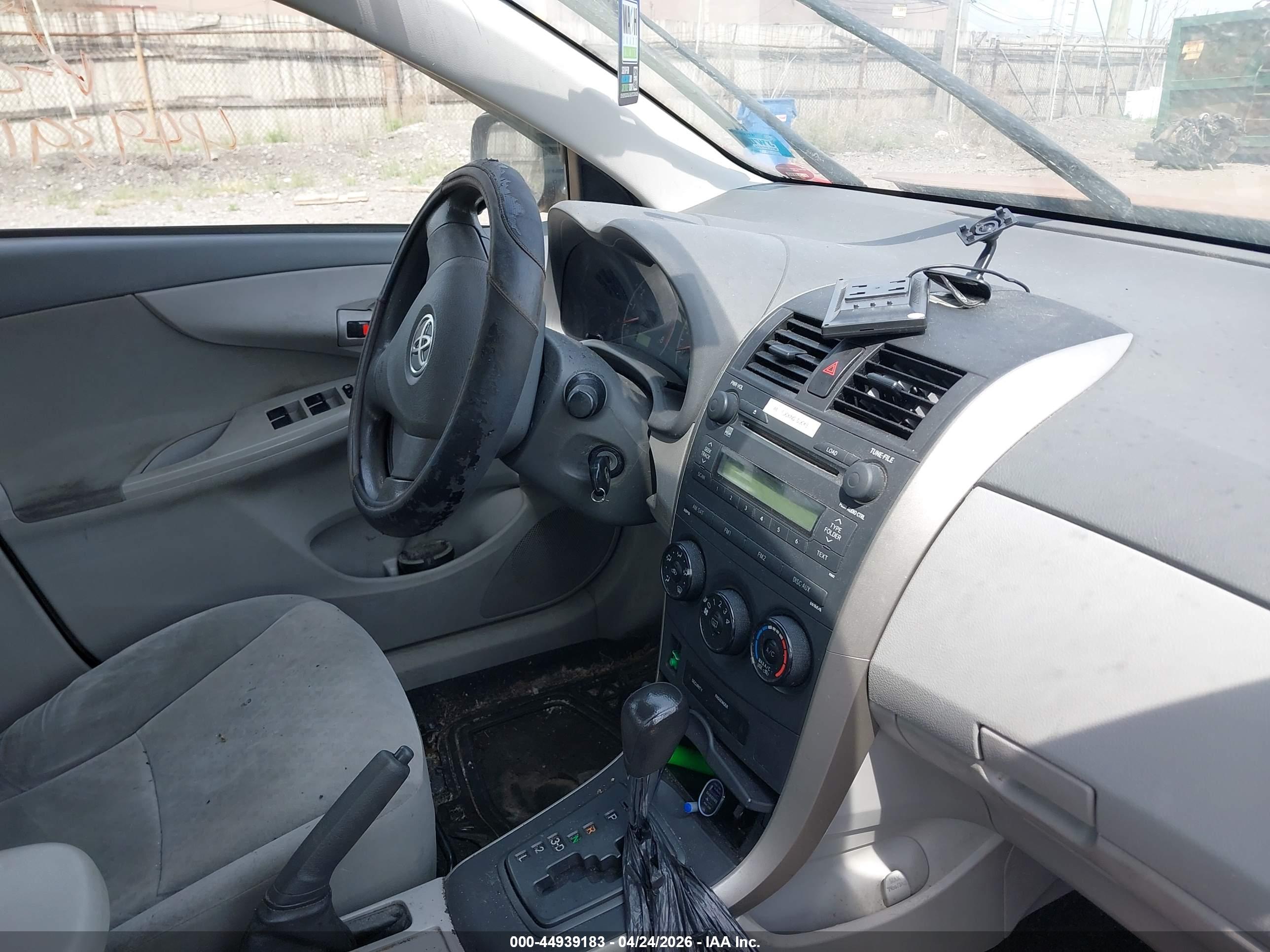 TOYOTA COROLLA image 5