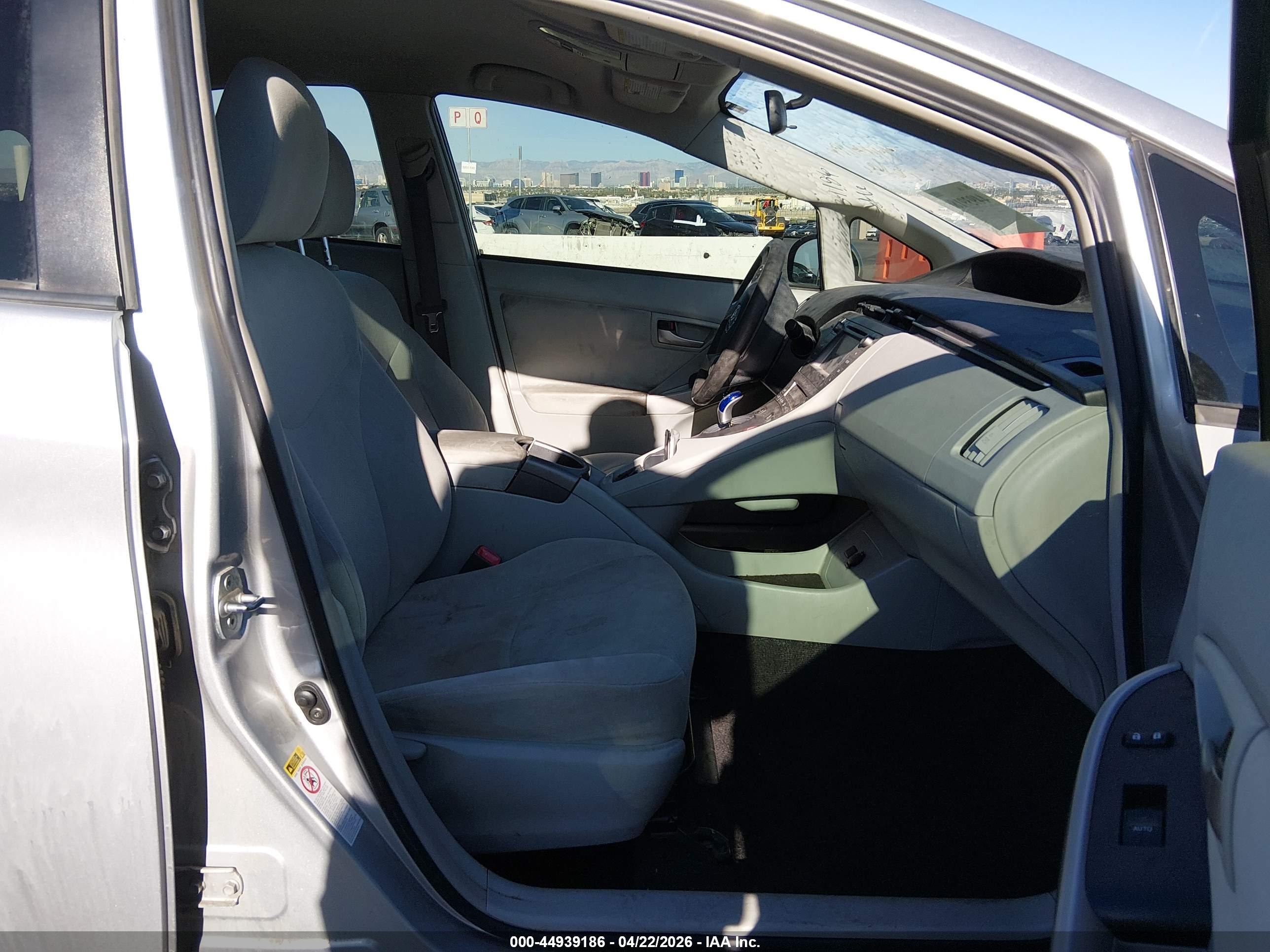 TOYOTA PRIUS image 5