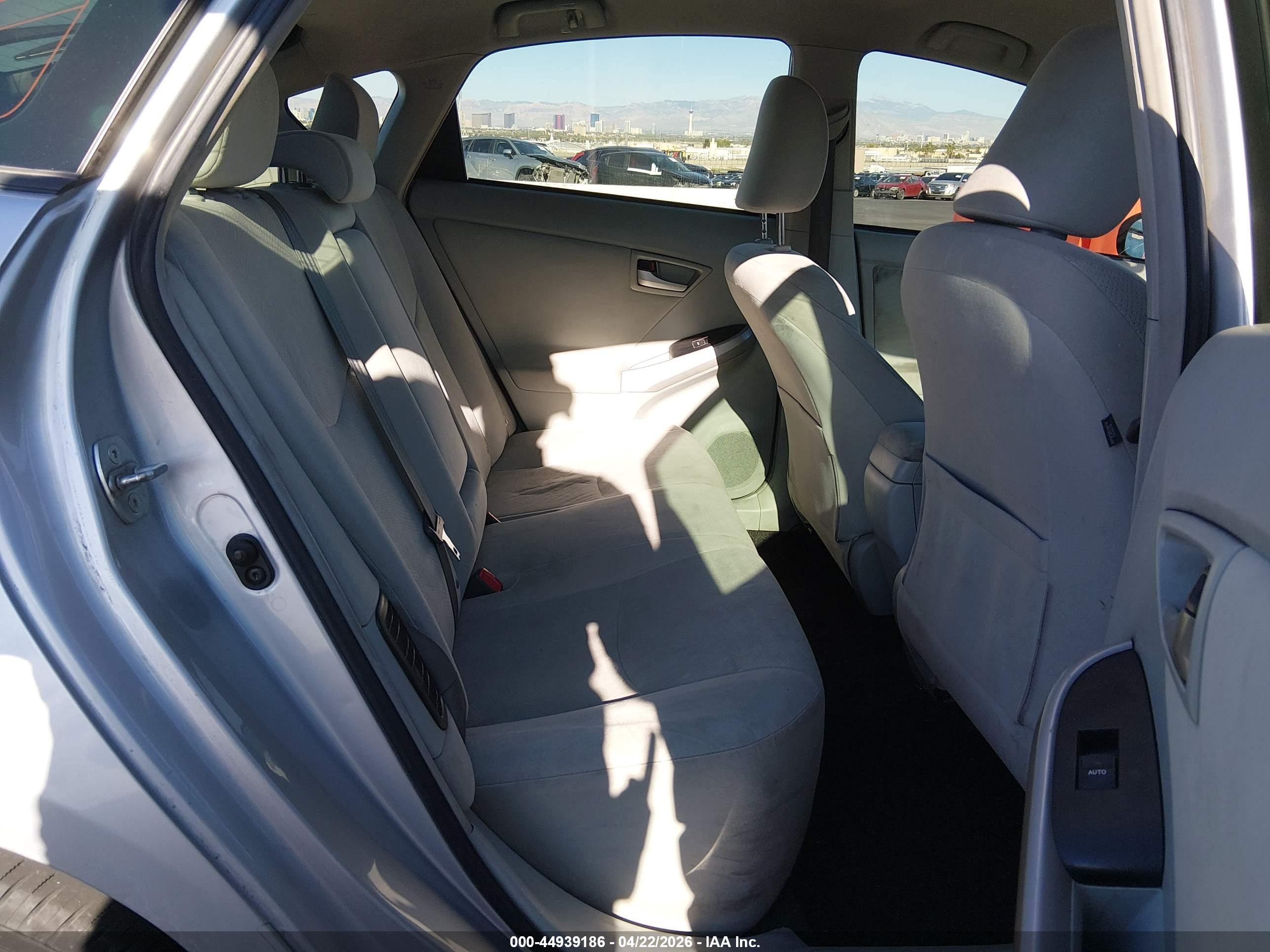 TOYOTA PRIUS image 8