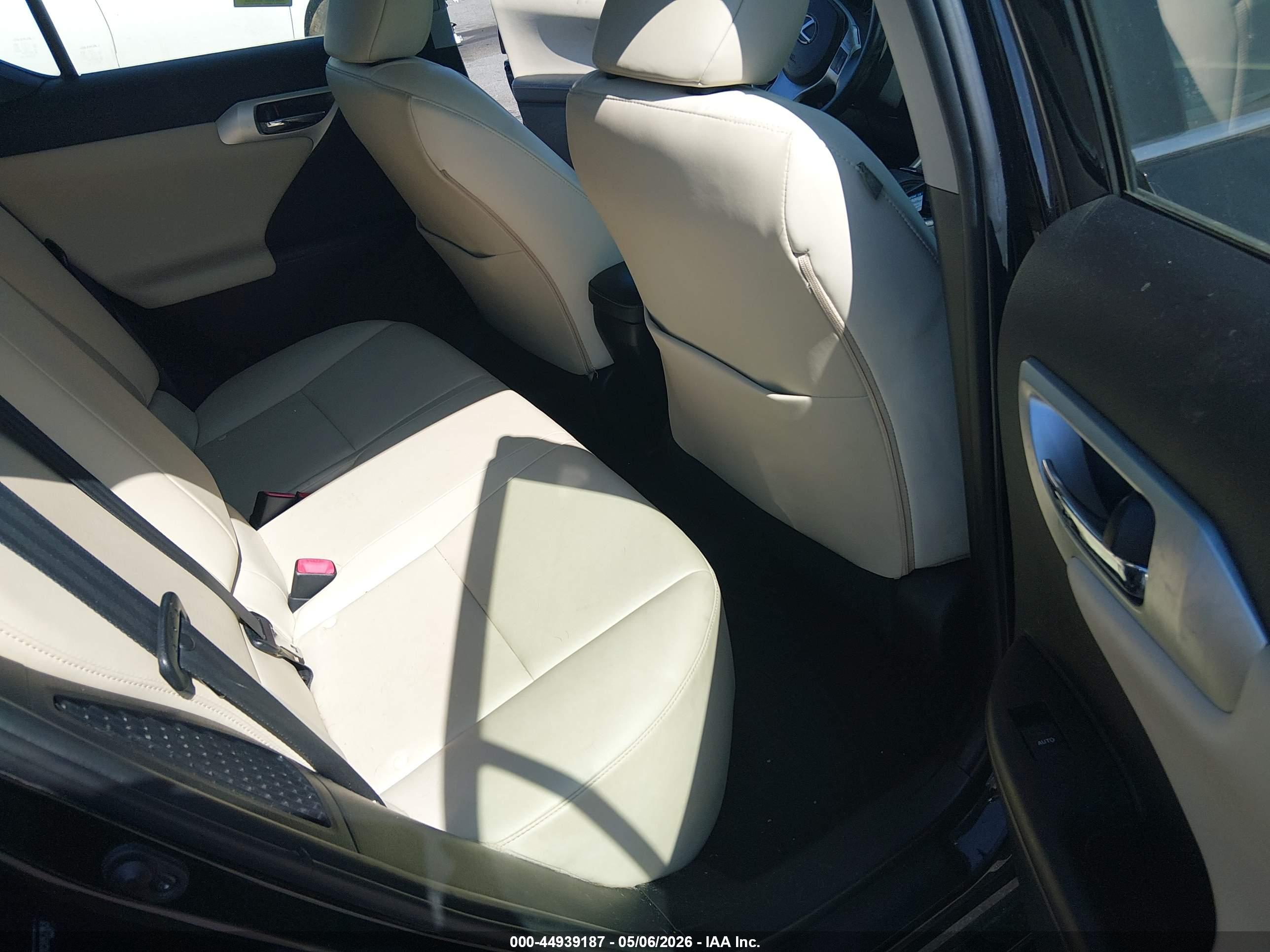 LEXUS CT image 8