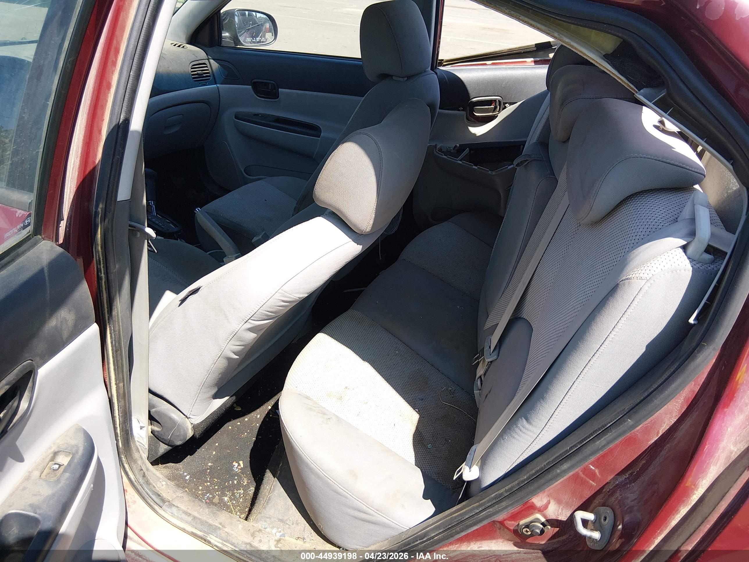 HYUNDAI ACCENT image 8