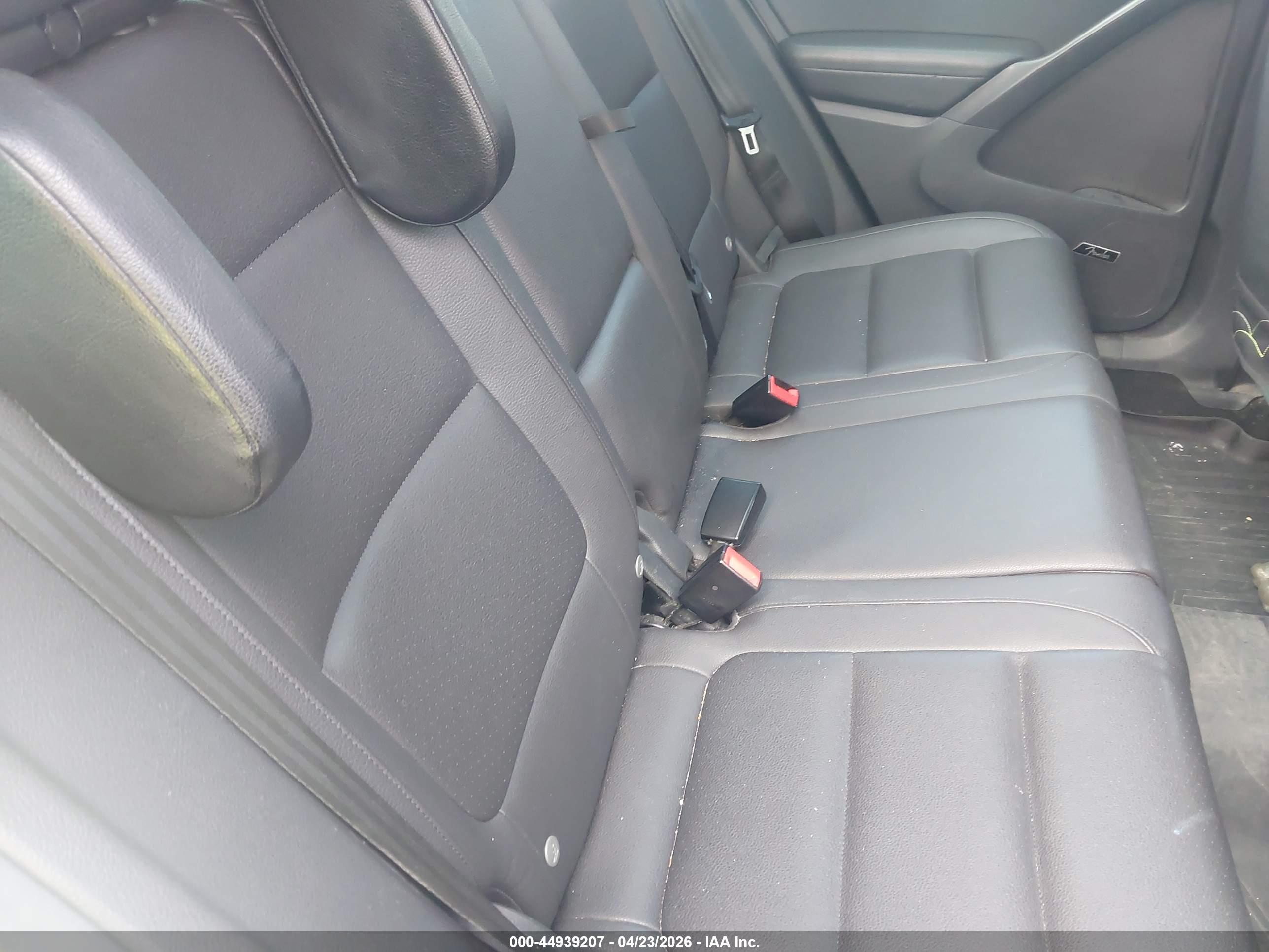 VOLKSWAGEN TIGUAN image 8